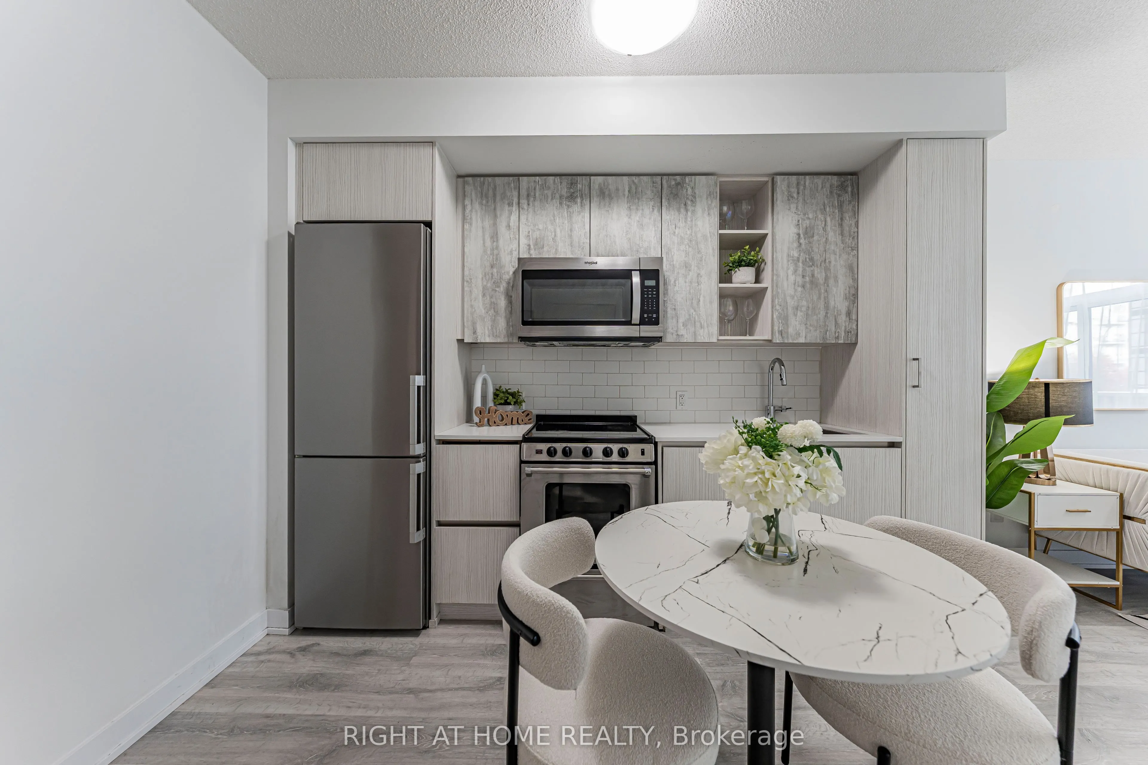251 Manitoba Street #402