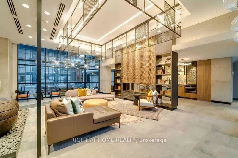251 Manitoba Street #402