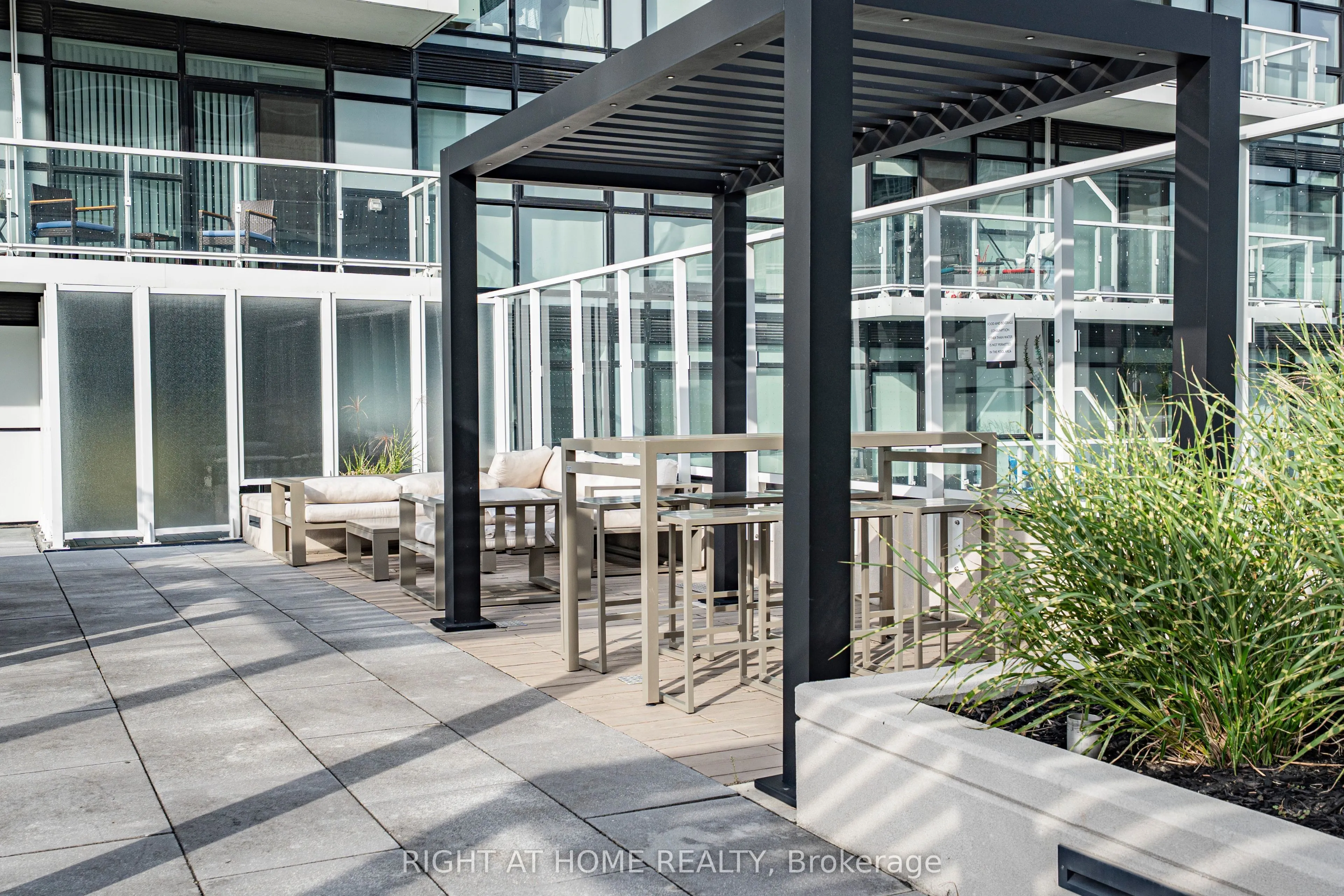 251 Manitoba Street #402