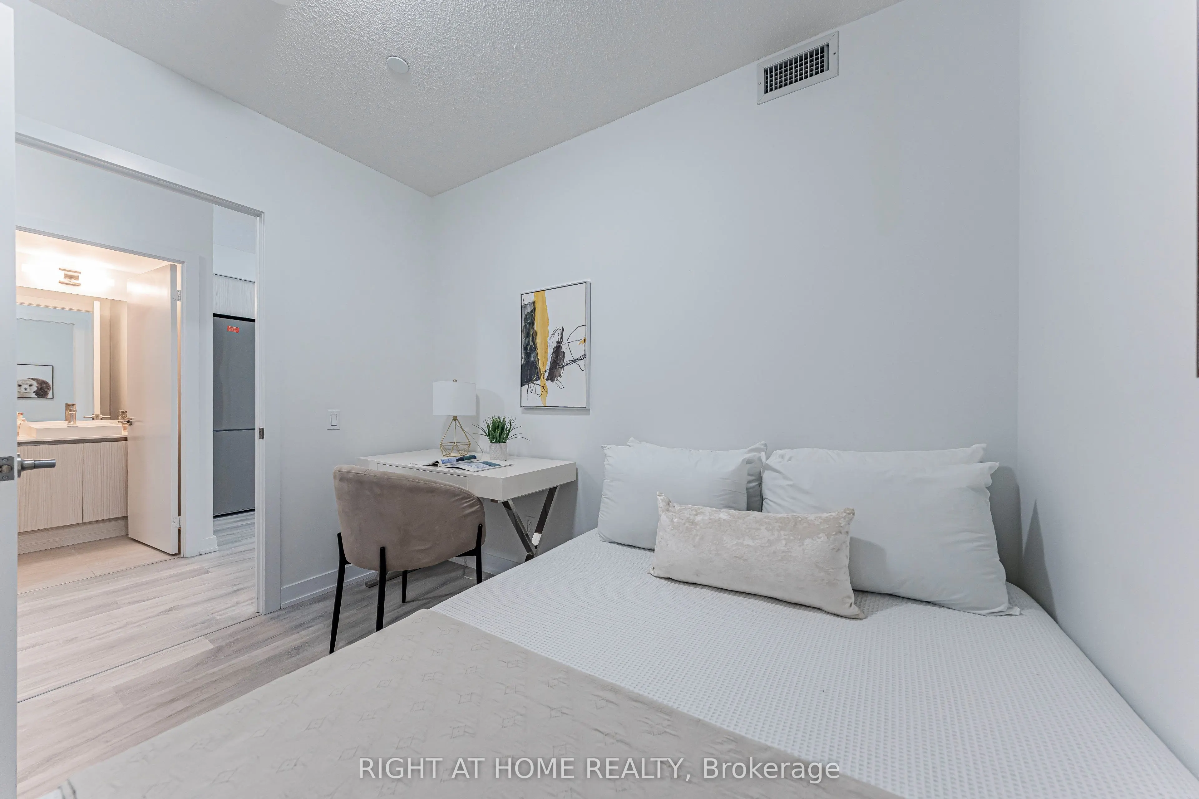 251 Manitoba Street #402