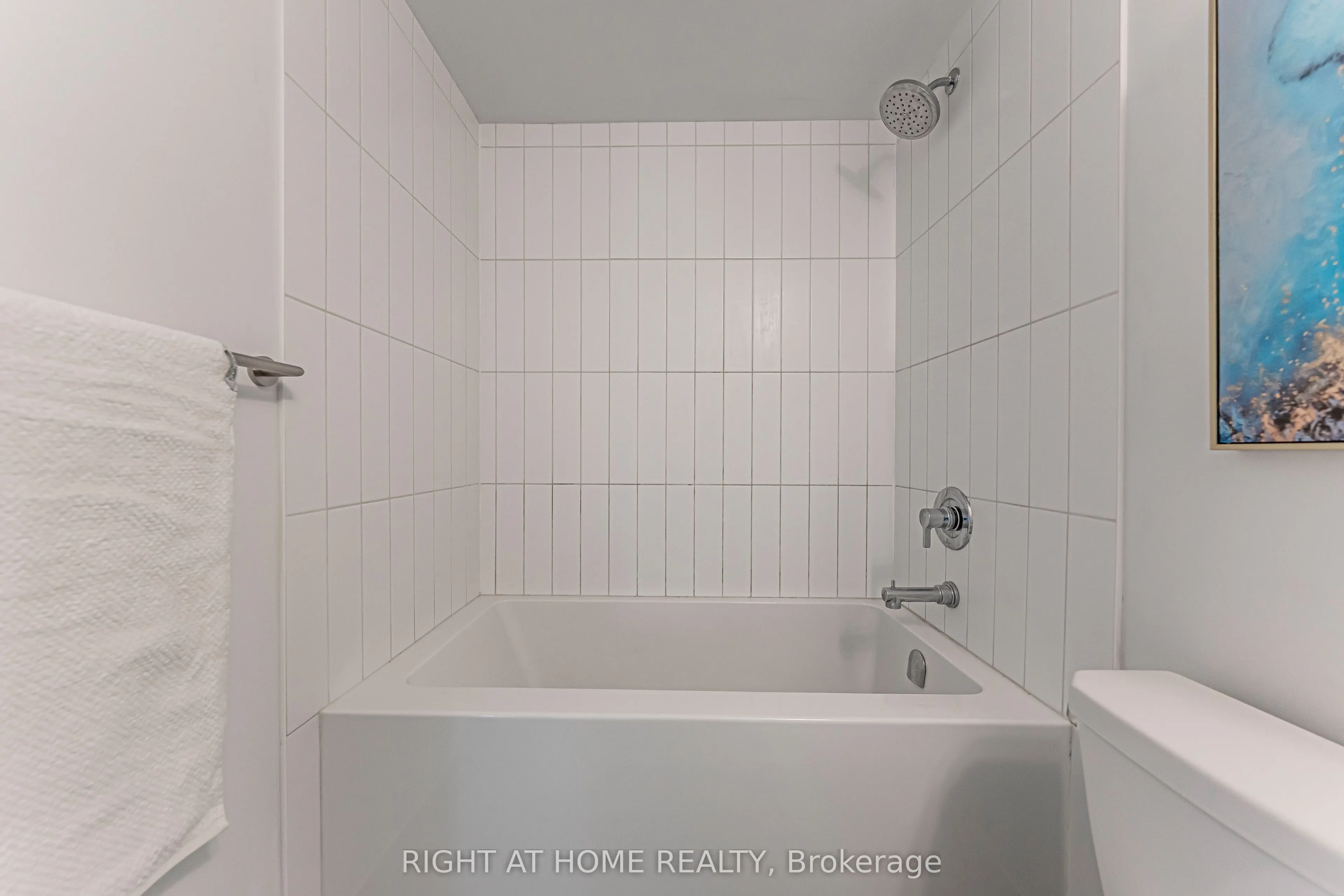 251 Manitoba Street #402