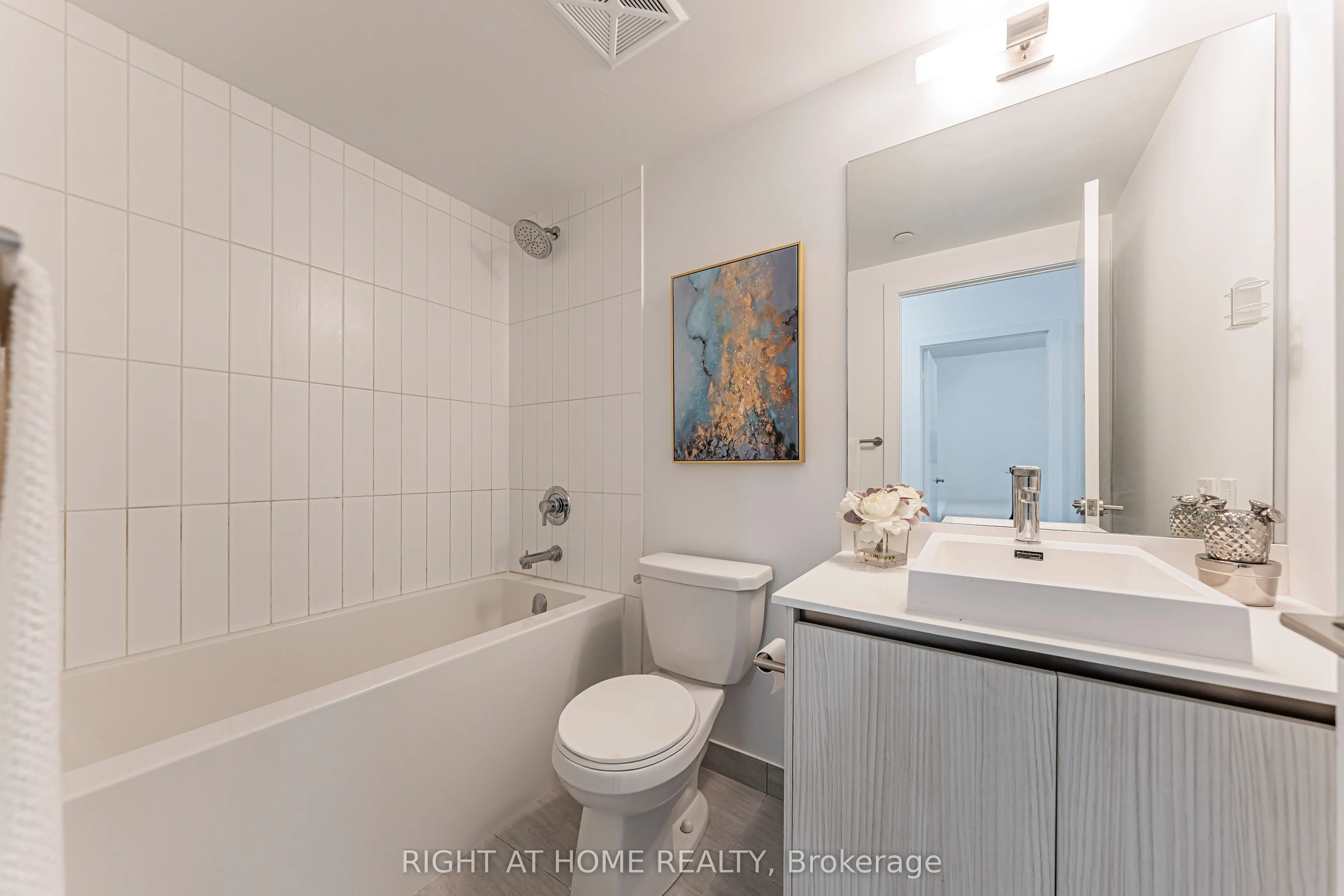 251 Manitoba Street #402