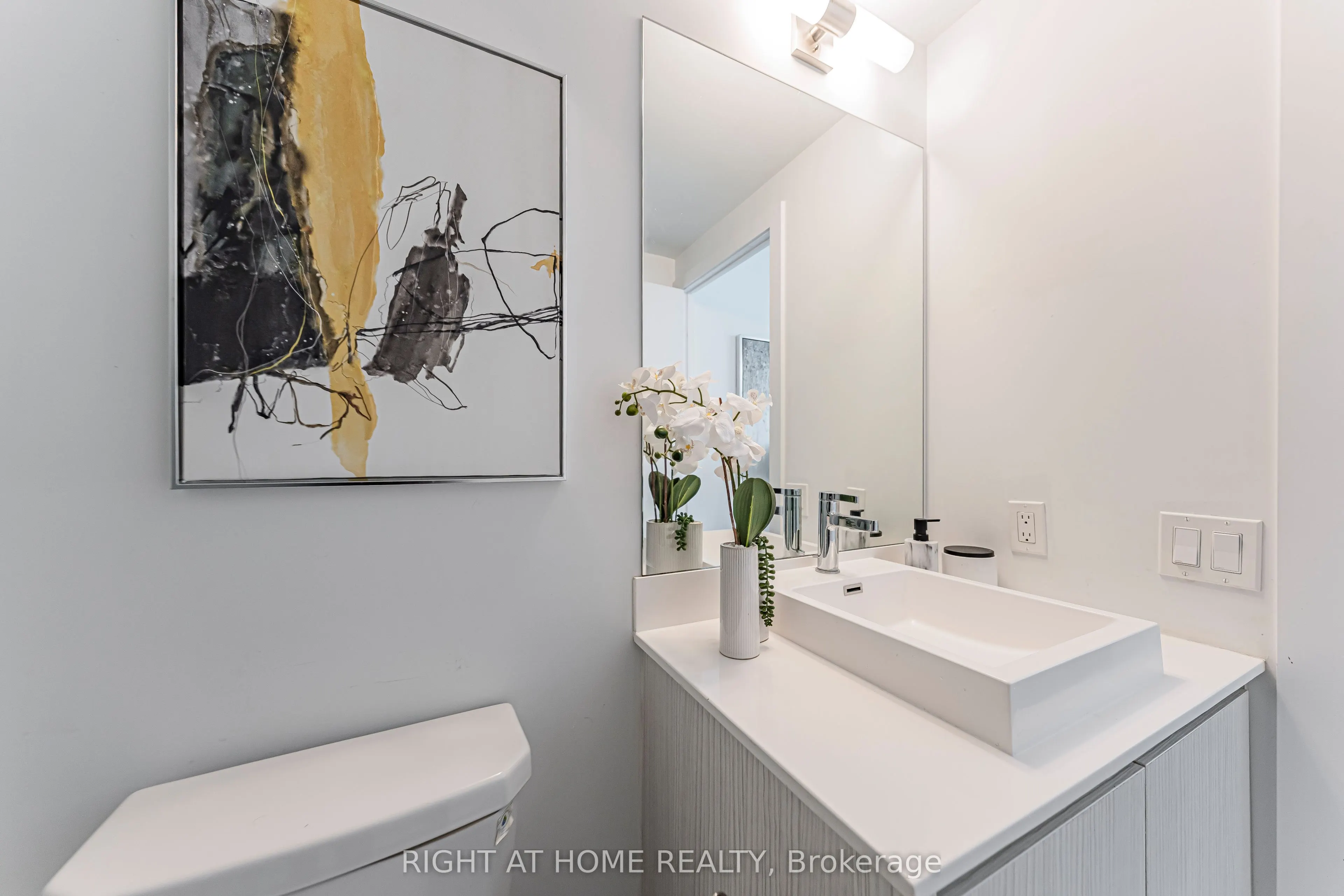 251 Manitoba Street #402