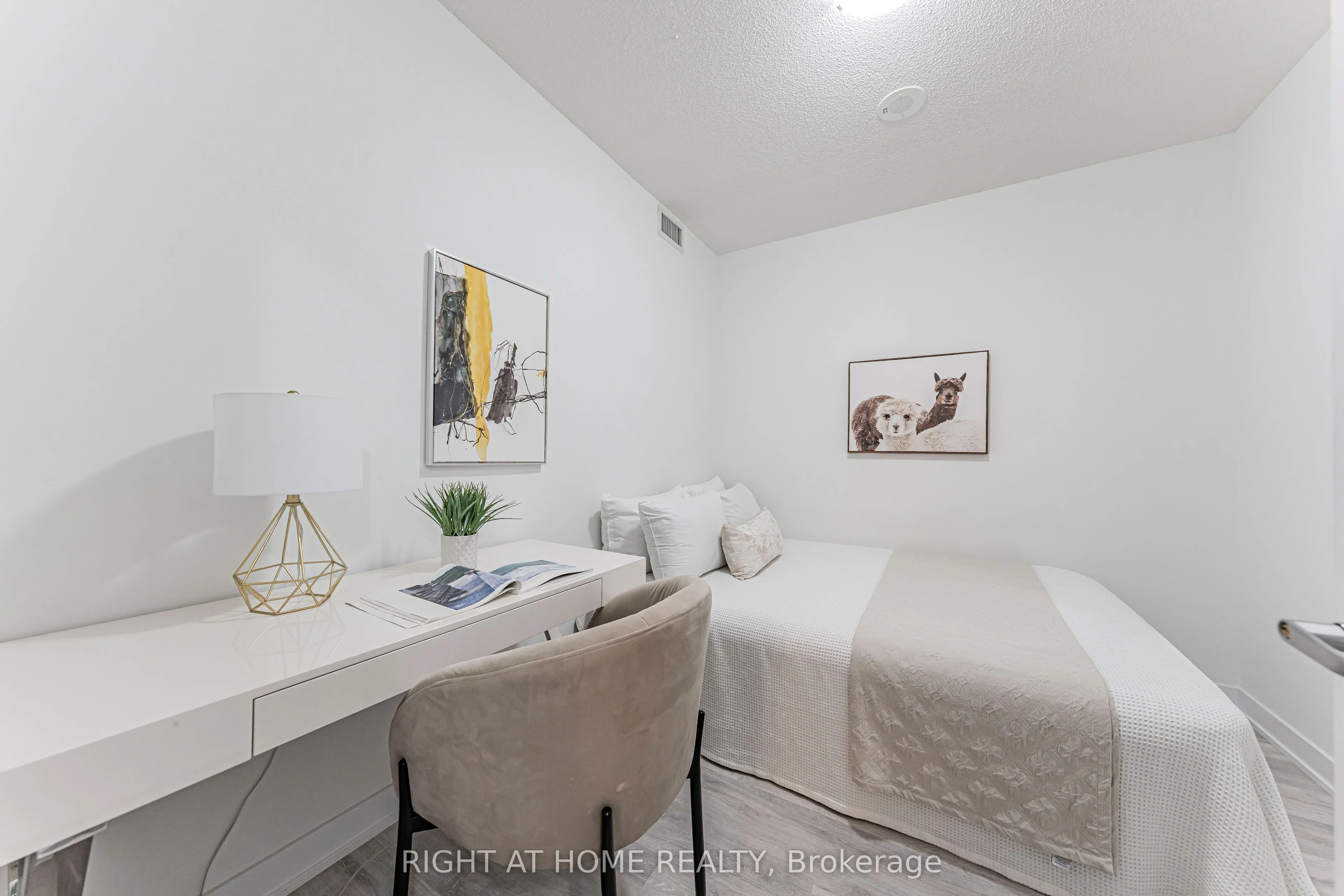 251 Manitoba Street #402