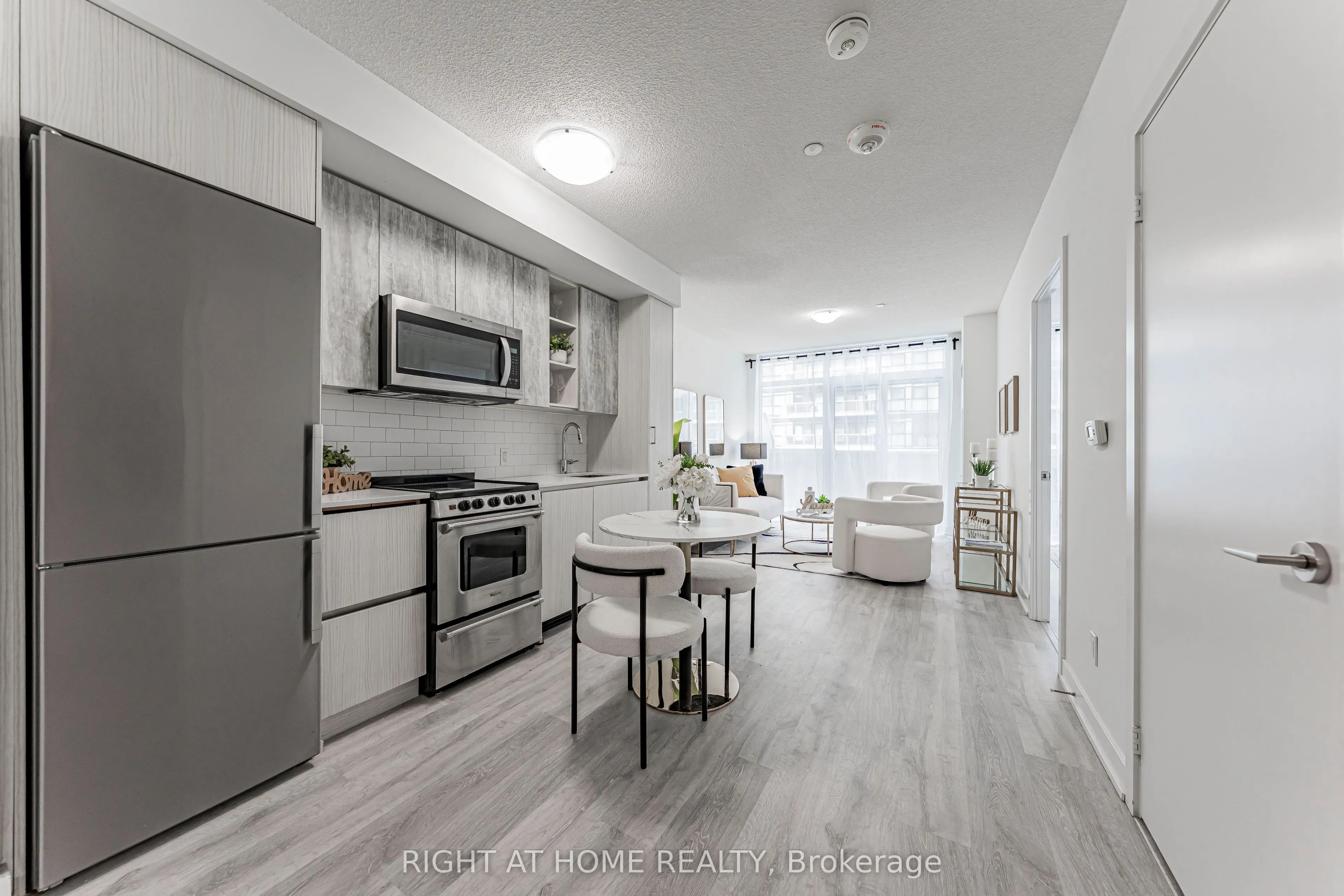251 Manitoba Street #402