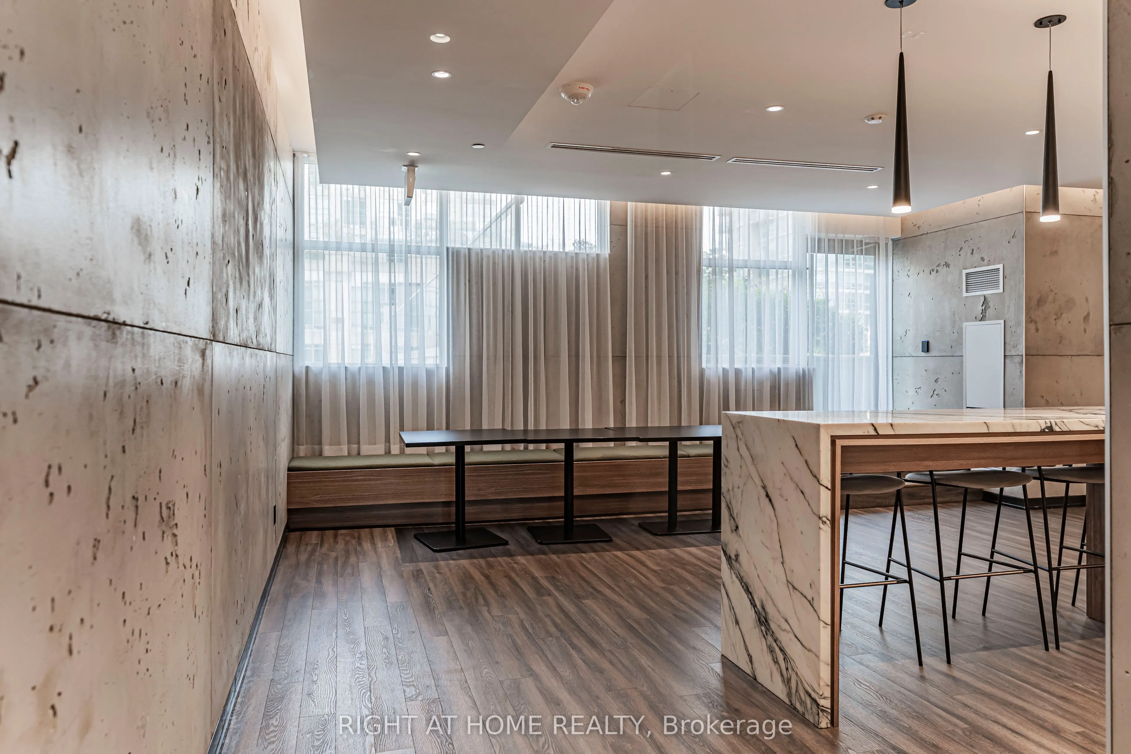 251 Manitoba Street #402
