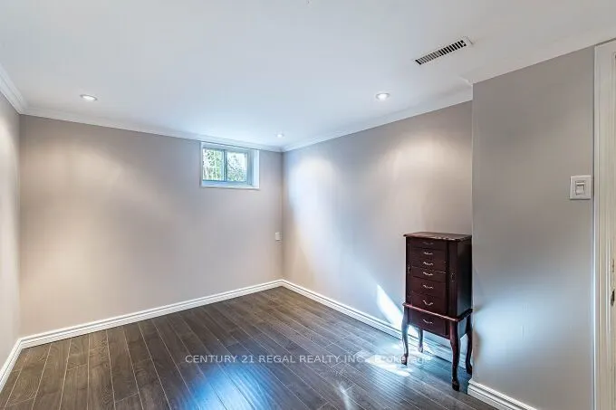2 Alderbury Crescent