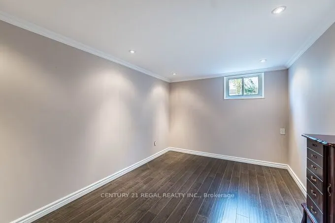 2 Alderbury Crescent