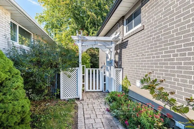 2 Alderbury Crescent