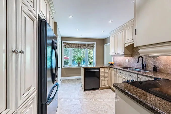 2 Alderbury Crescent