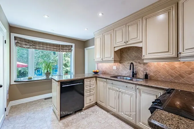 2 Alderbury Crescent