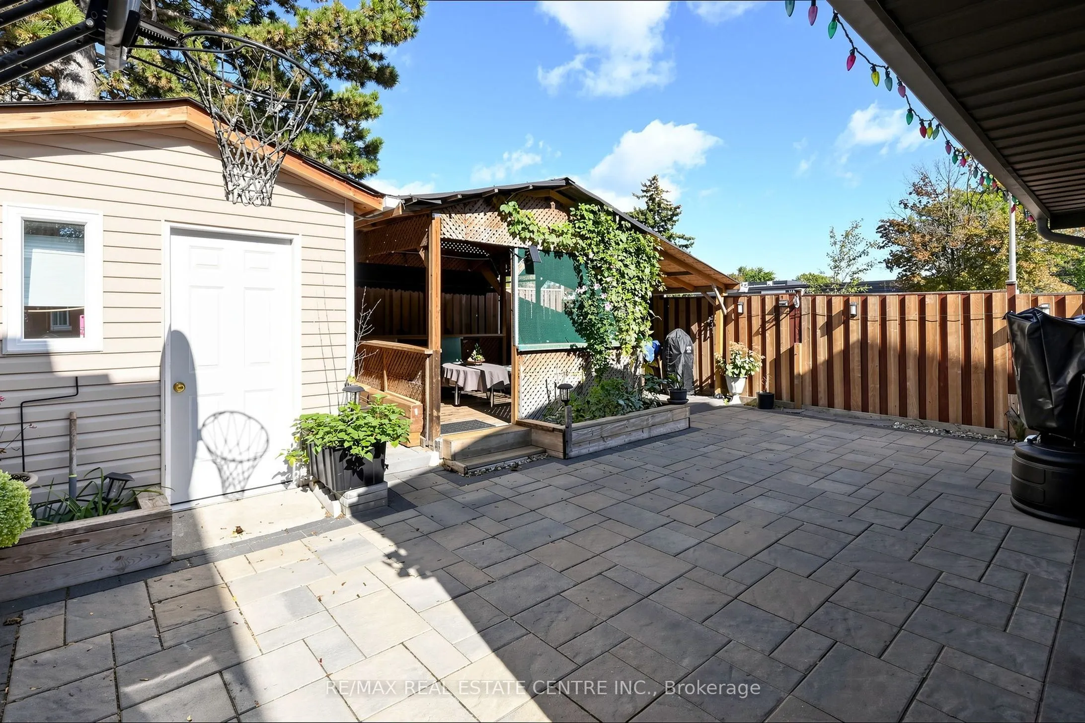 1 Hawkins Court