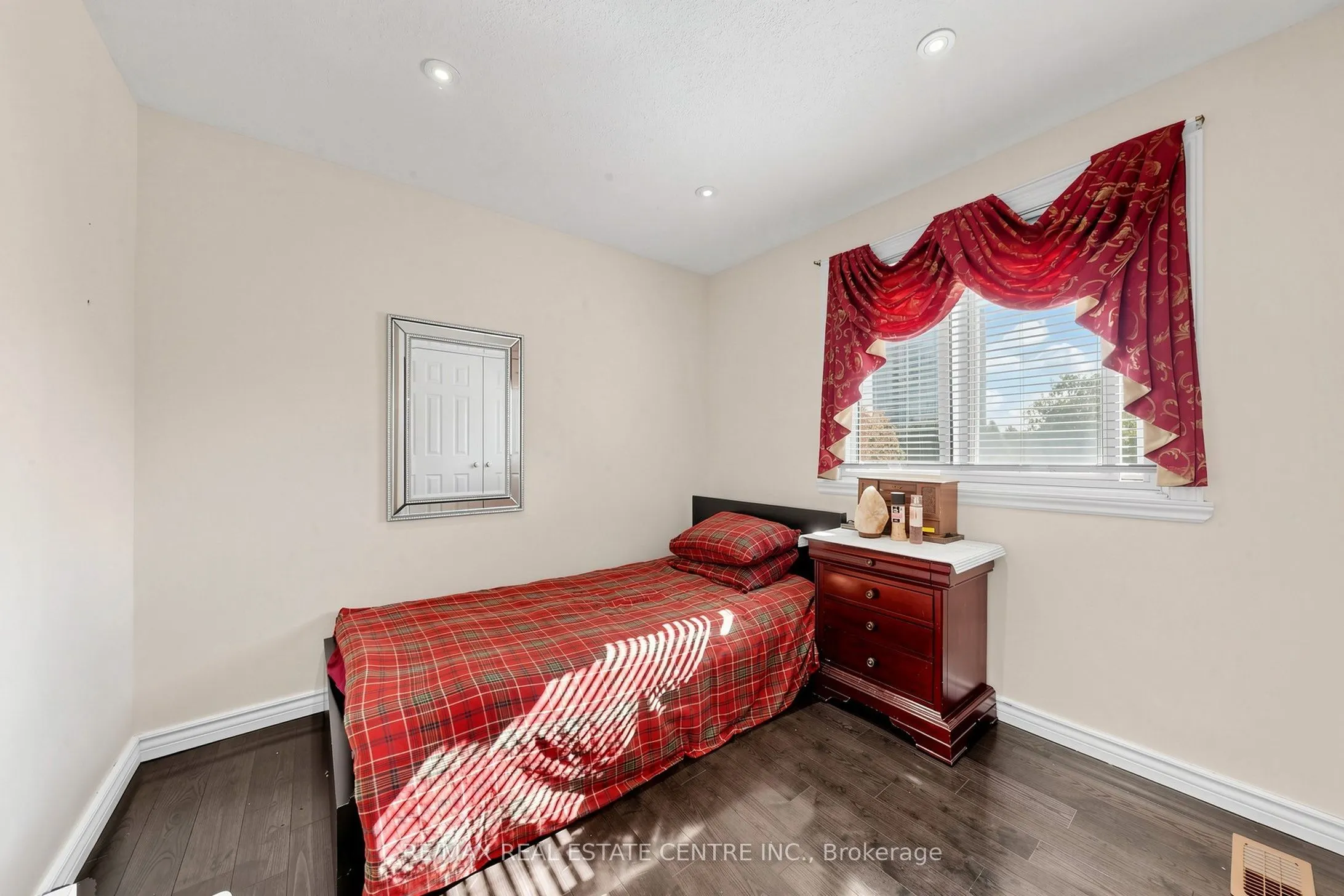 1 Hawkins Court