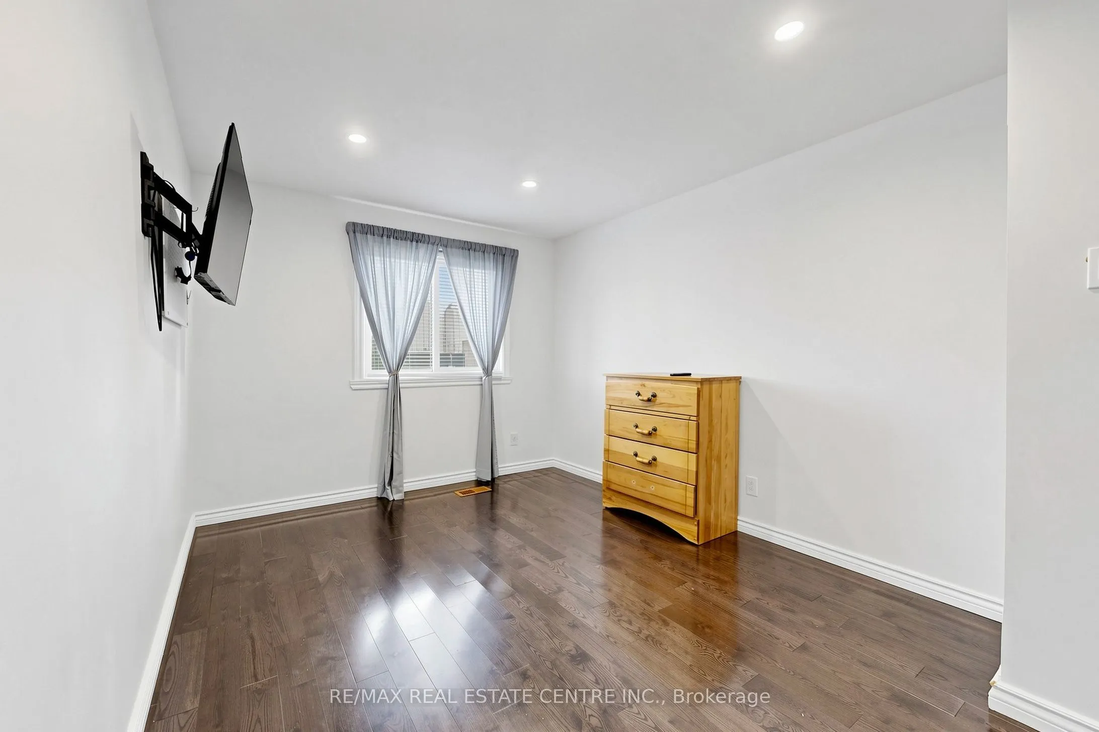 1 Hawkins Court