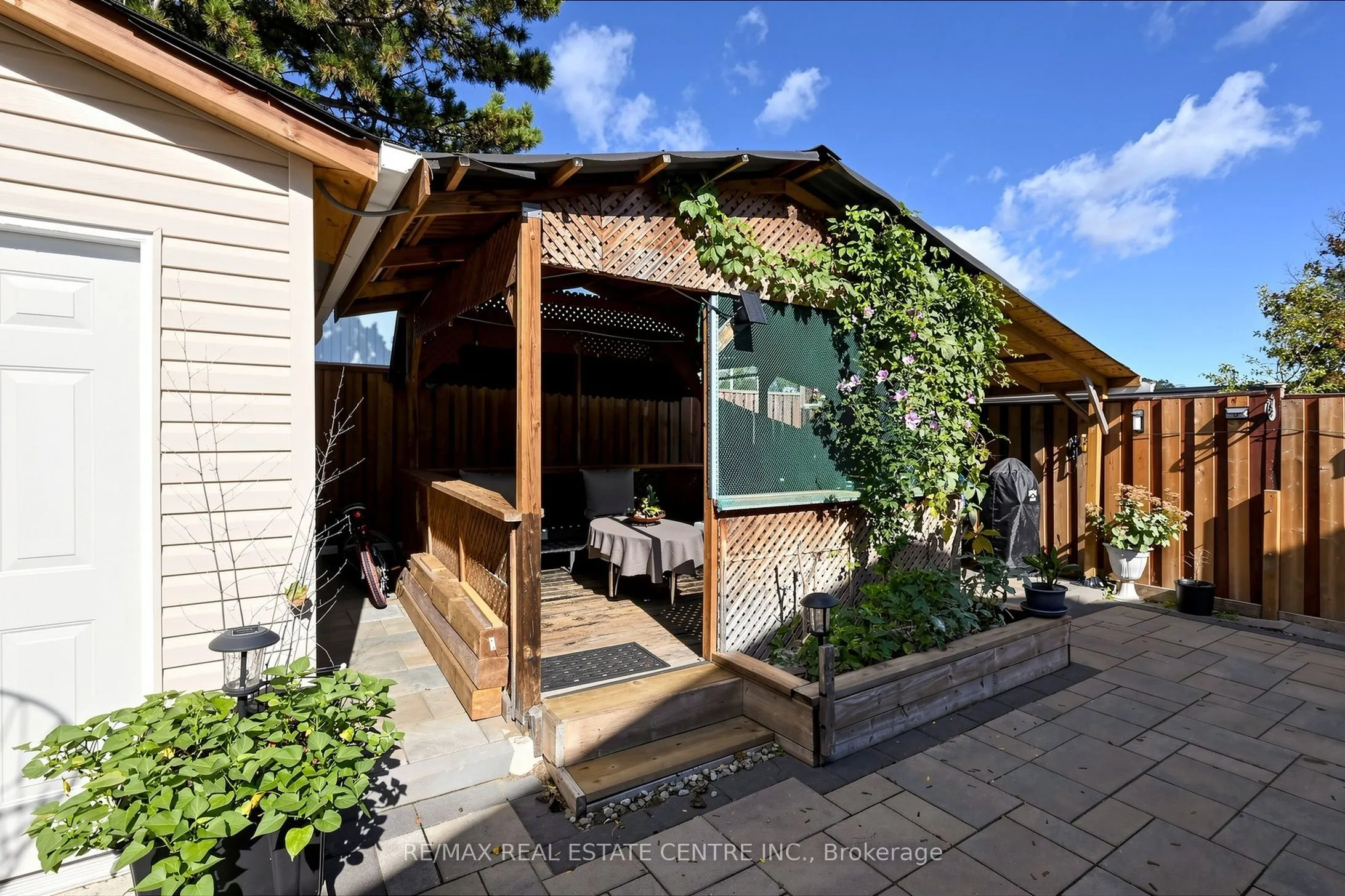 1 Hawkins Court