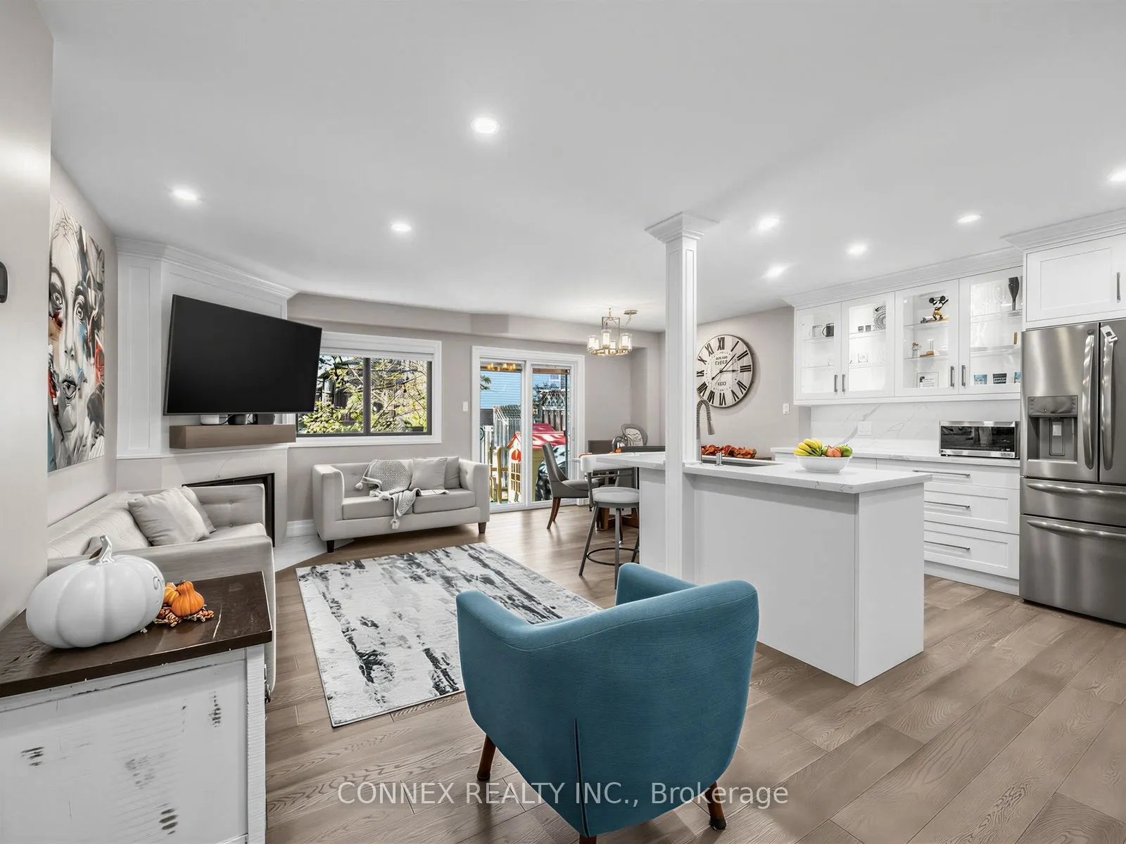 5998 Chidham Crescent