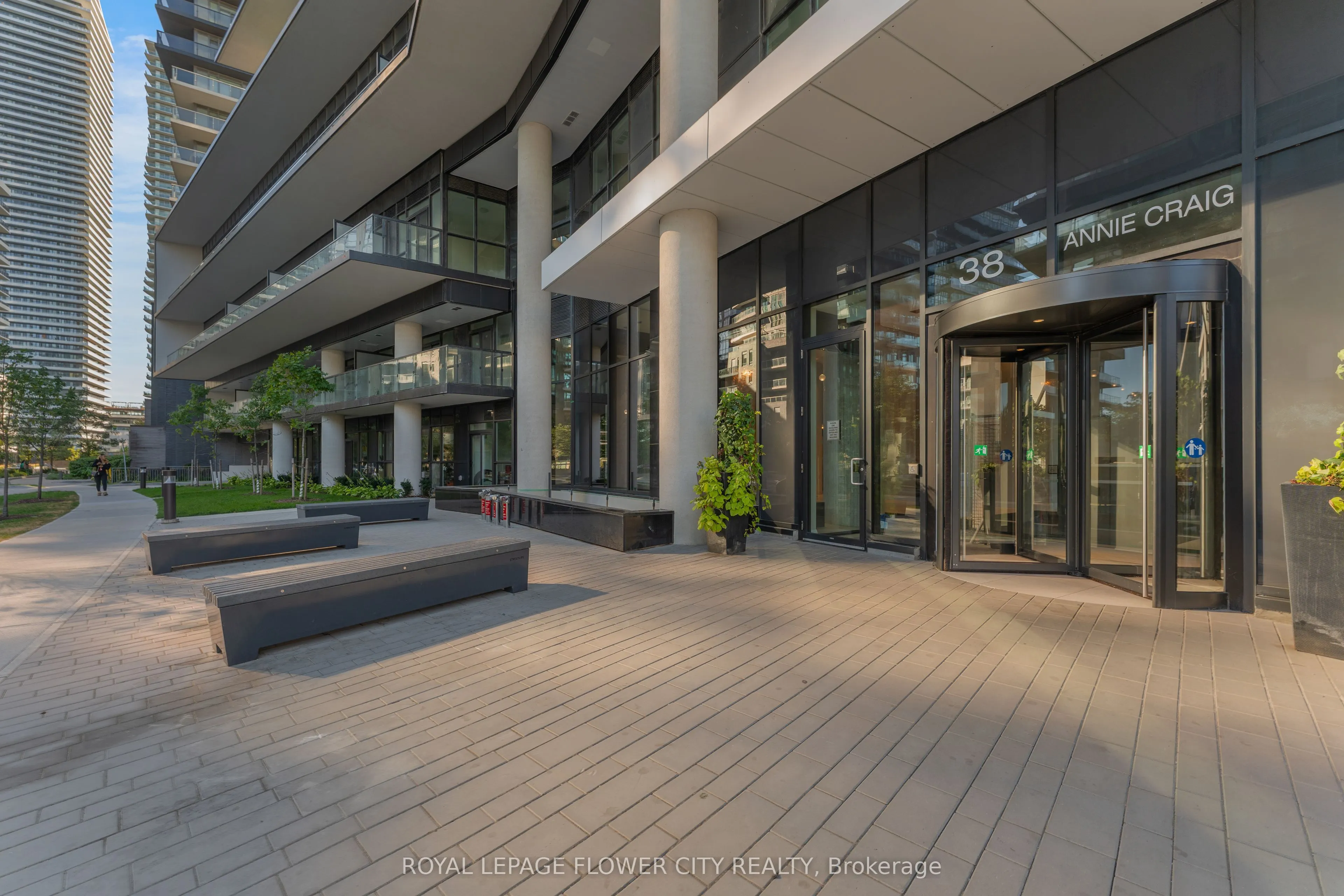 38 Annie Craig Drive #PH404