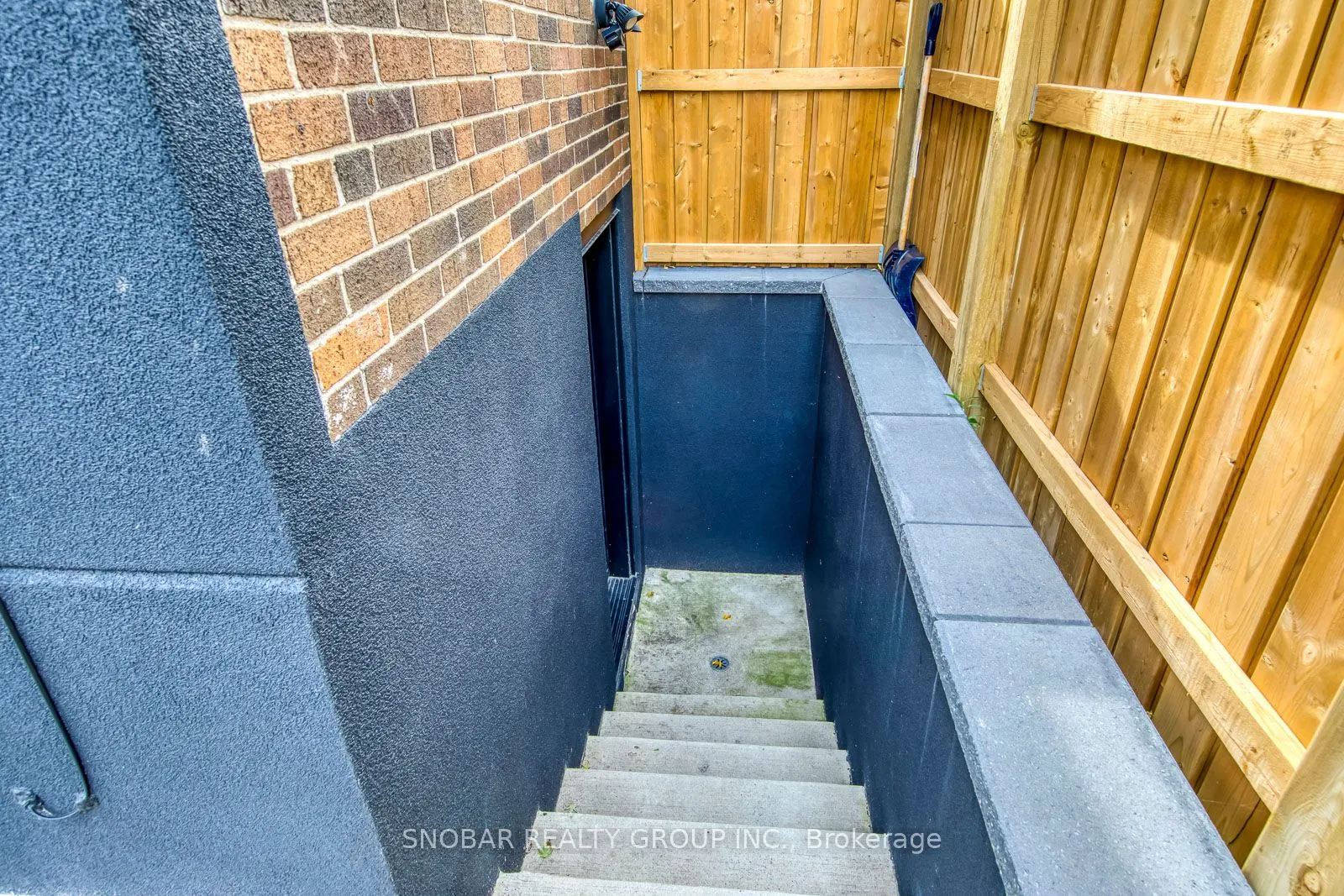 23 Mitre Place