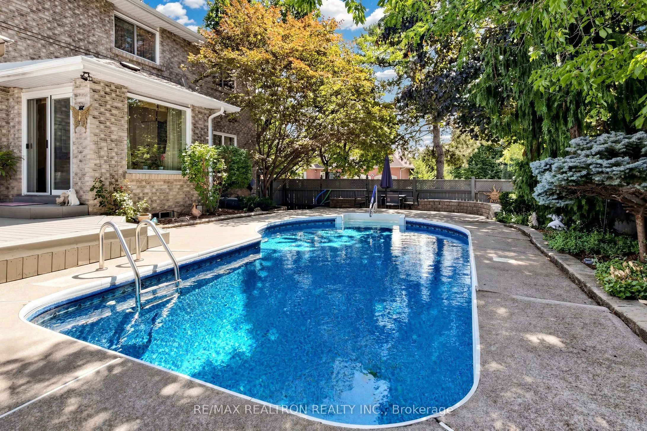 2 Manor Place