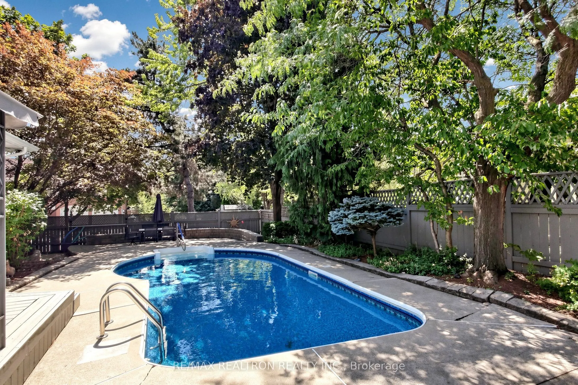 2 Manor Place