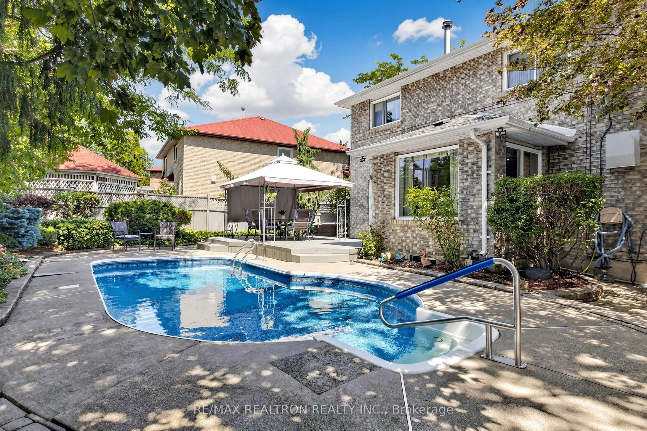 2 Manor Place