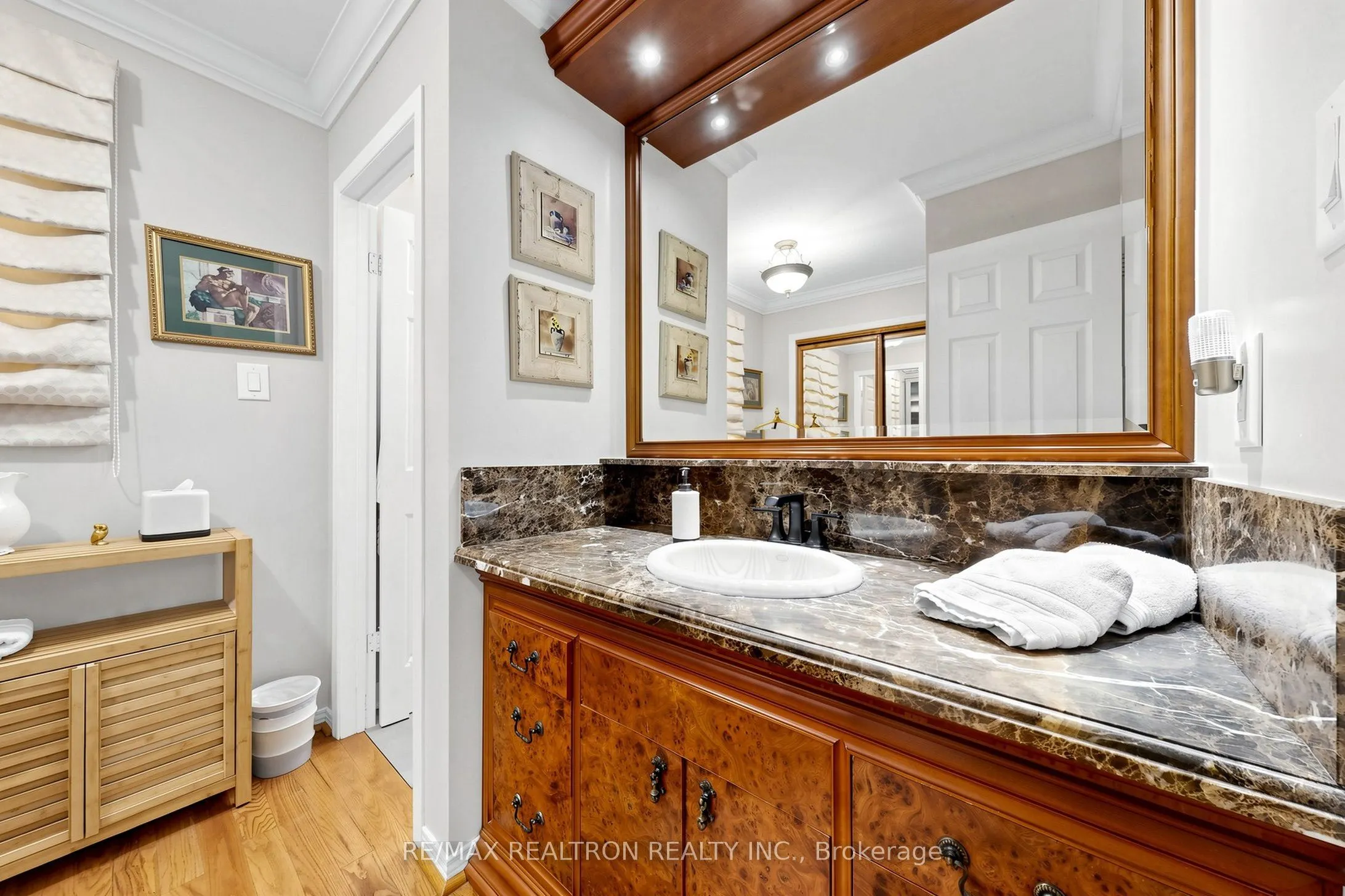 2 Manor Place