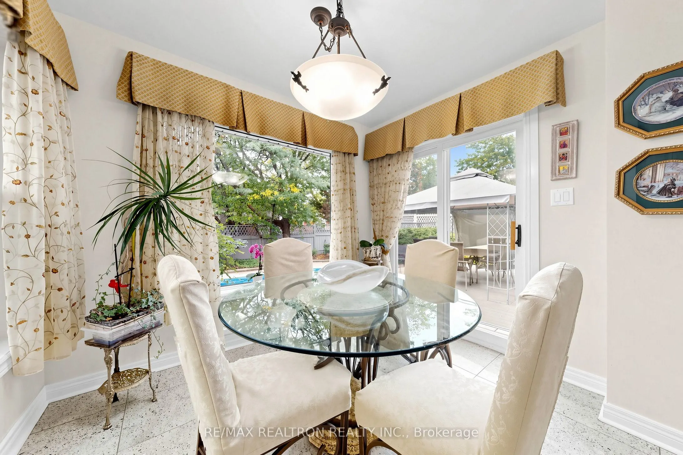 2 Manor Place