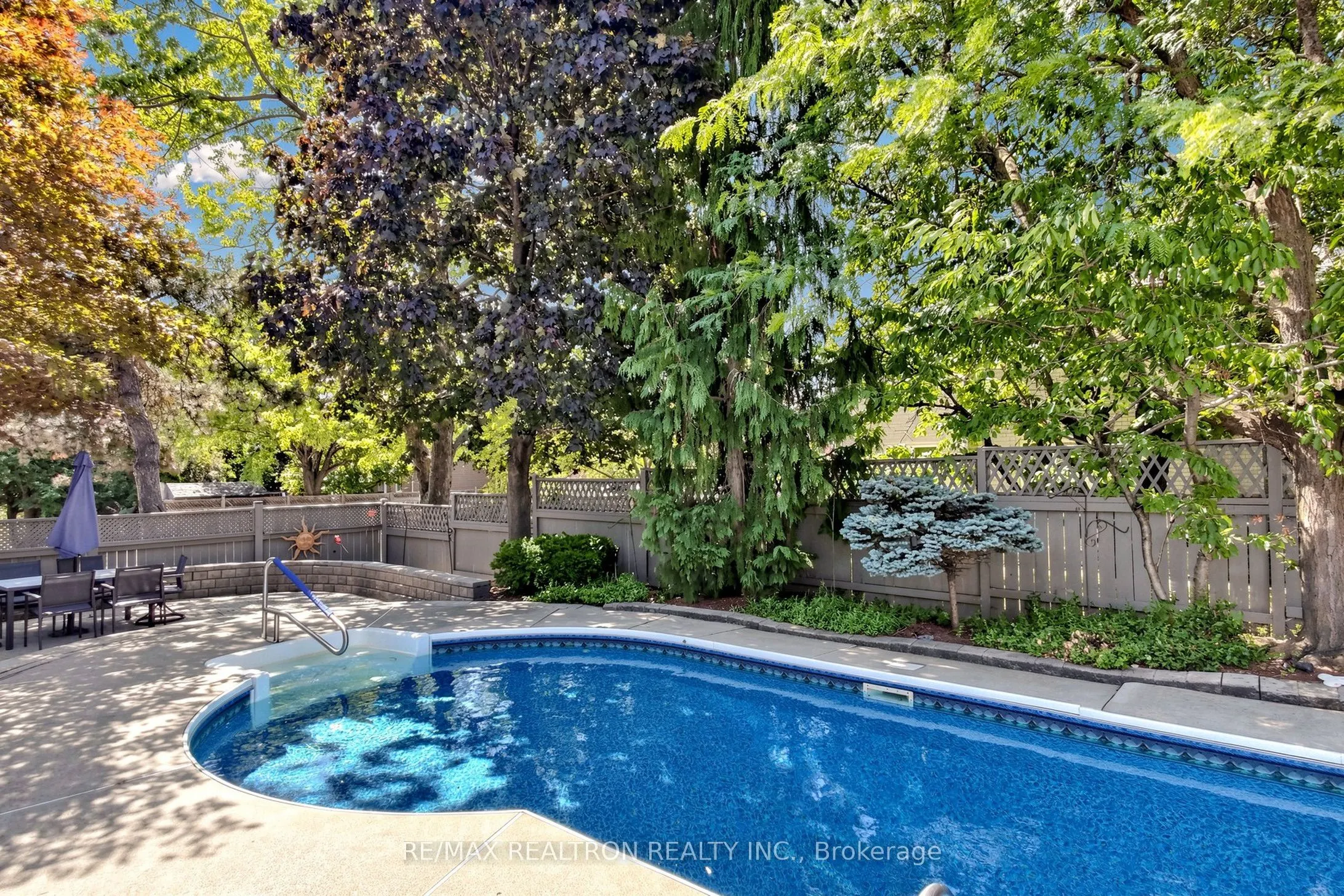 2 Manor Place