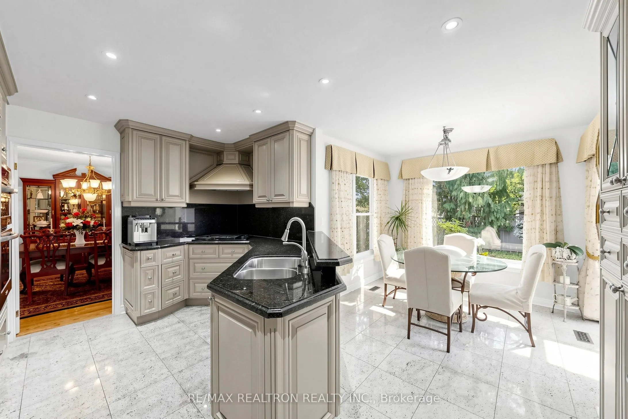 2 Manor Place