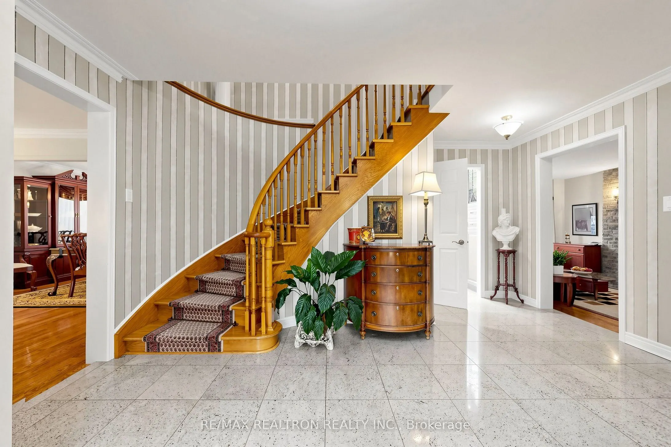 2 Manor Place