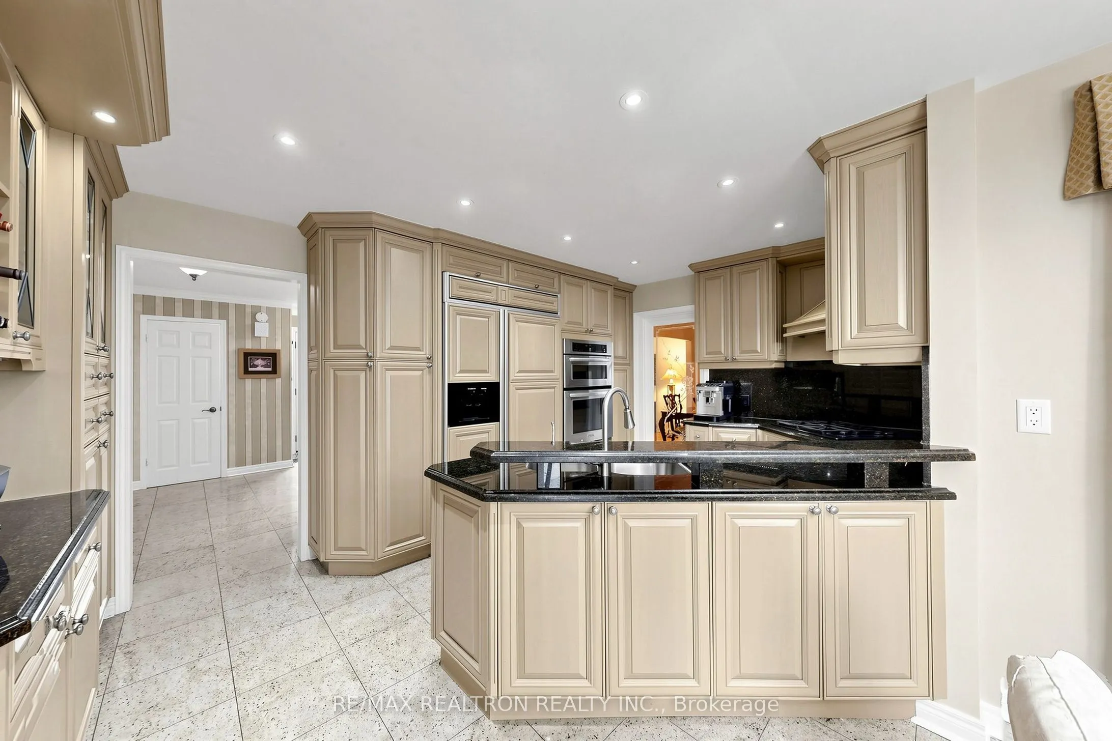 2 Manor Place