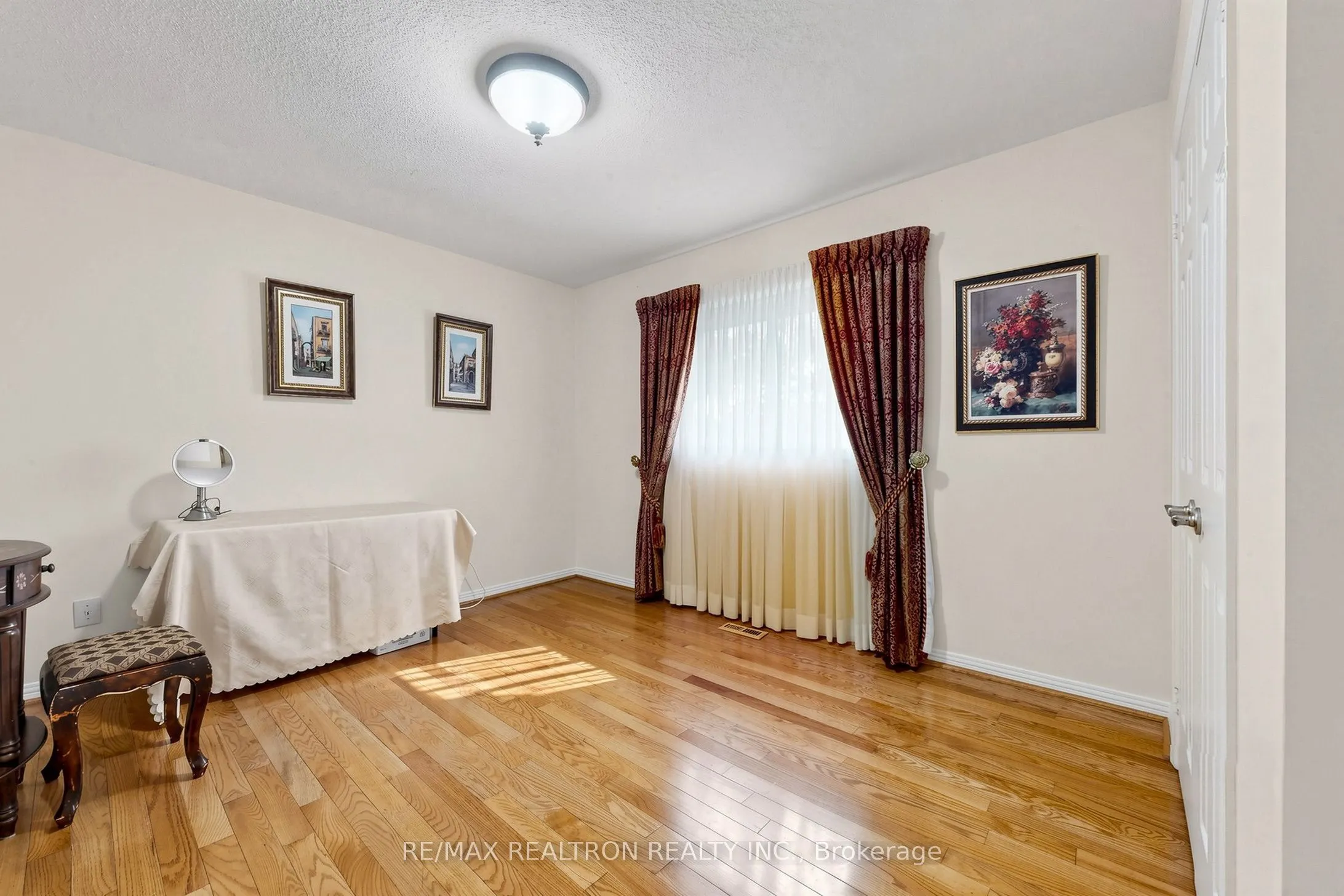 2 Manor Place
