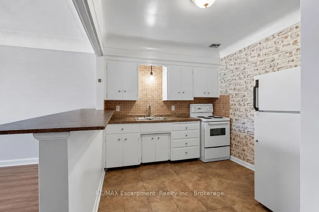 830 Robinson Street #303