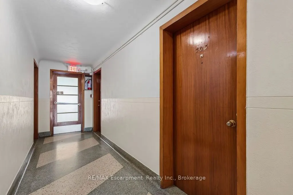 830 Robinson Street #303
