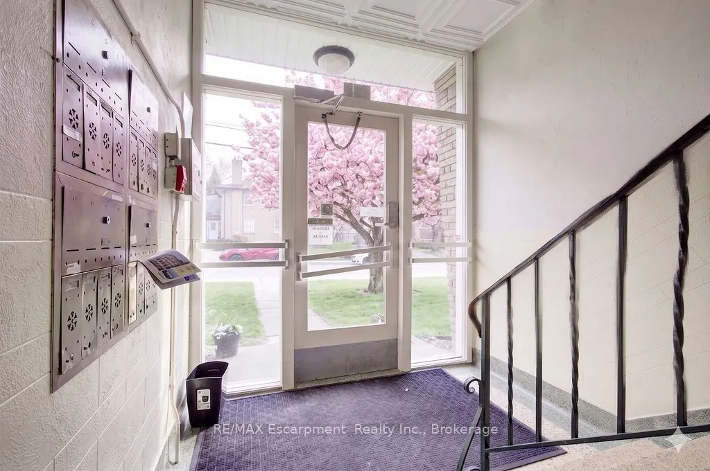 830 Robinson Street #303
