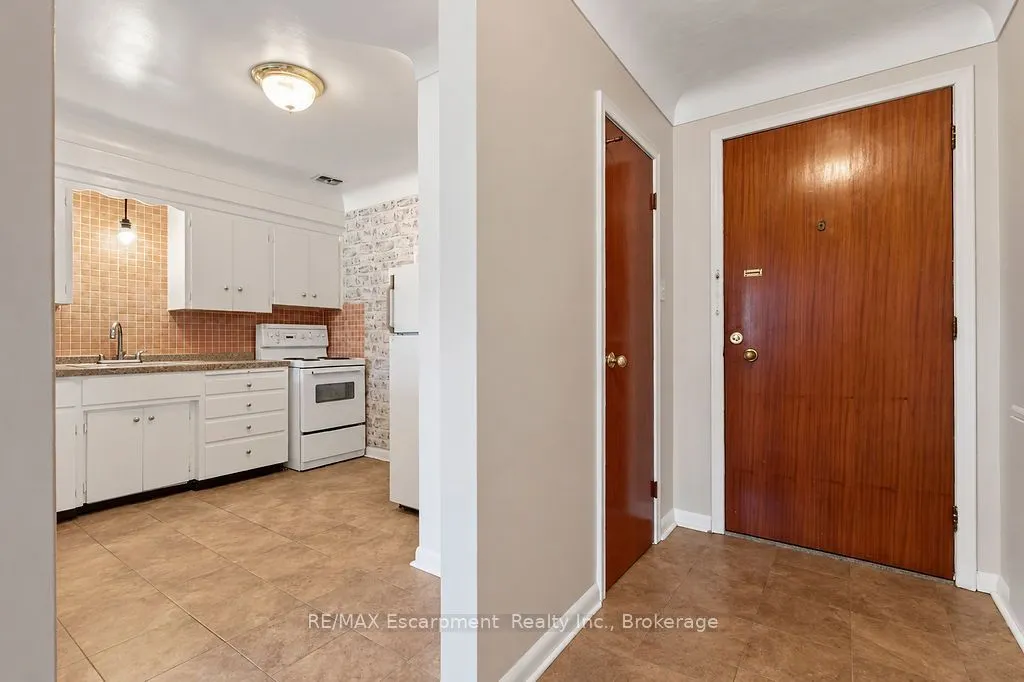 830 Robinson Street #303