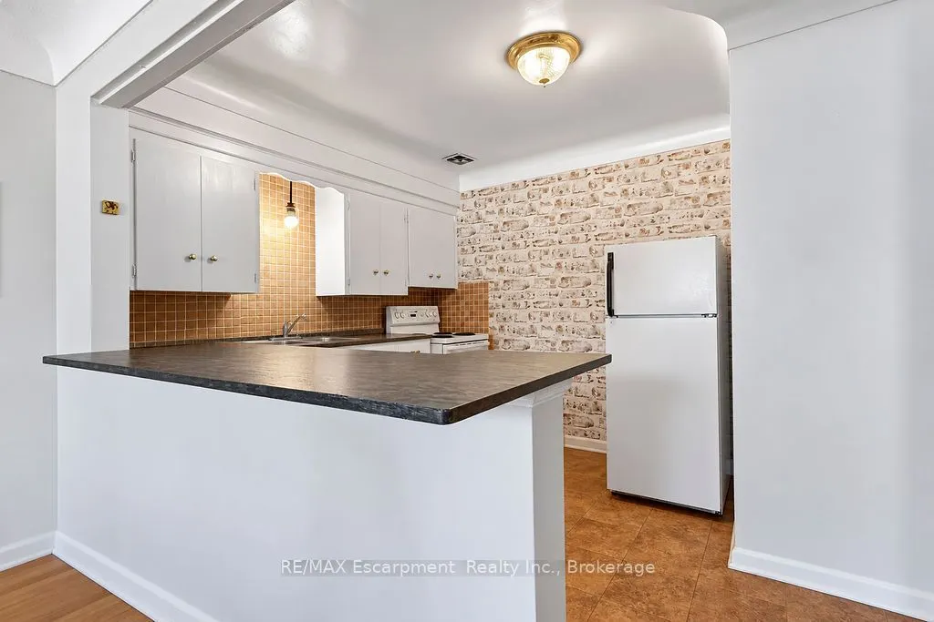830 Robinson Street #303