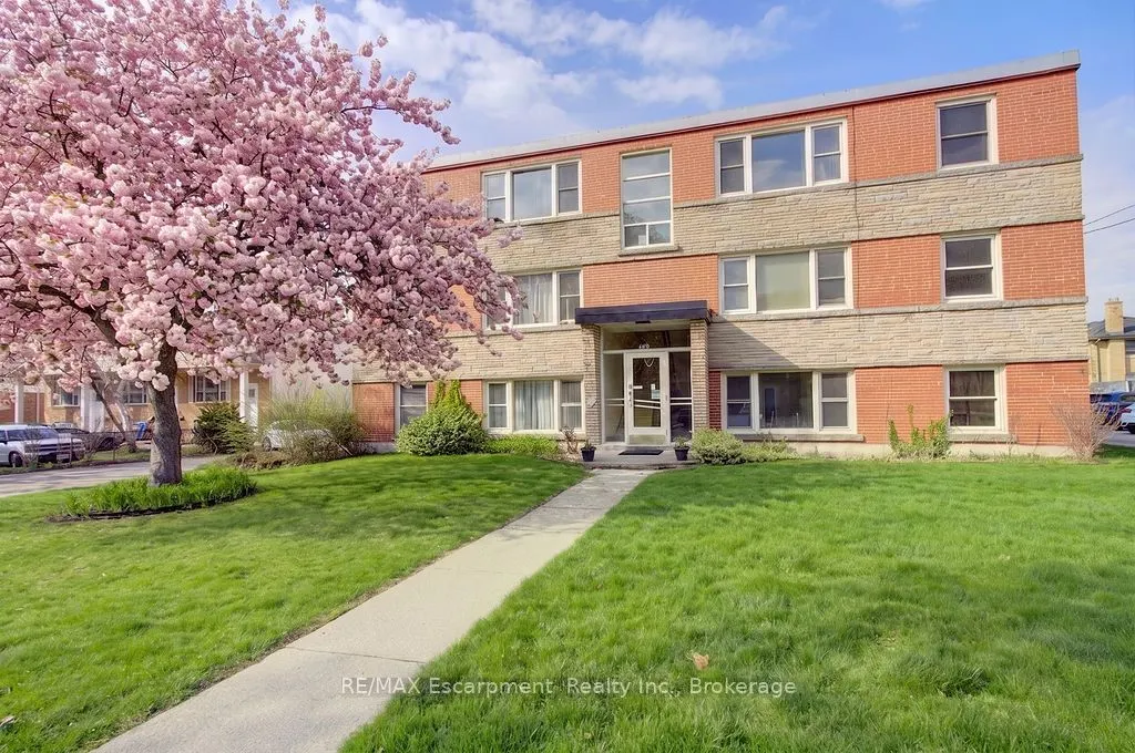 830 Robinson Street #303