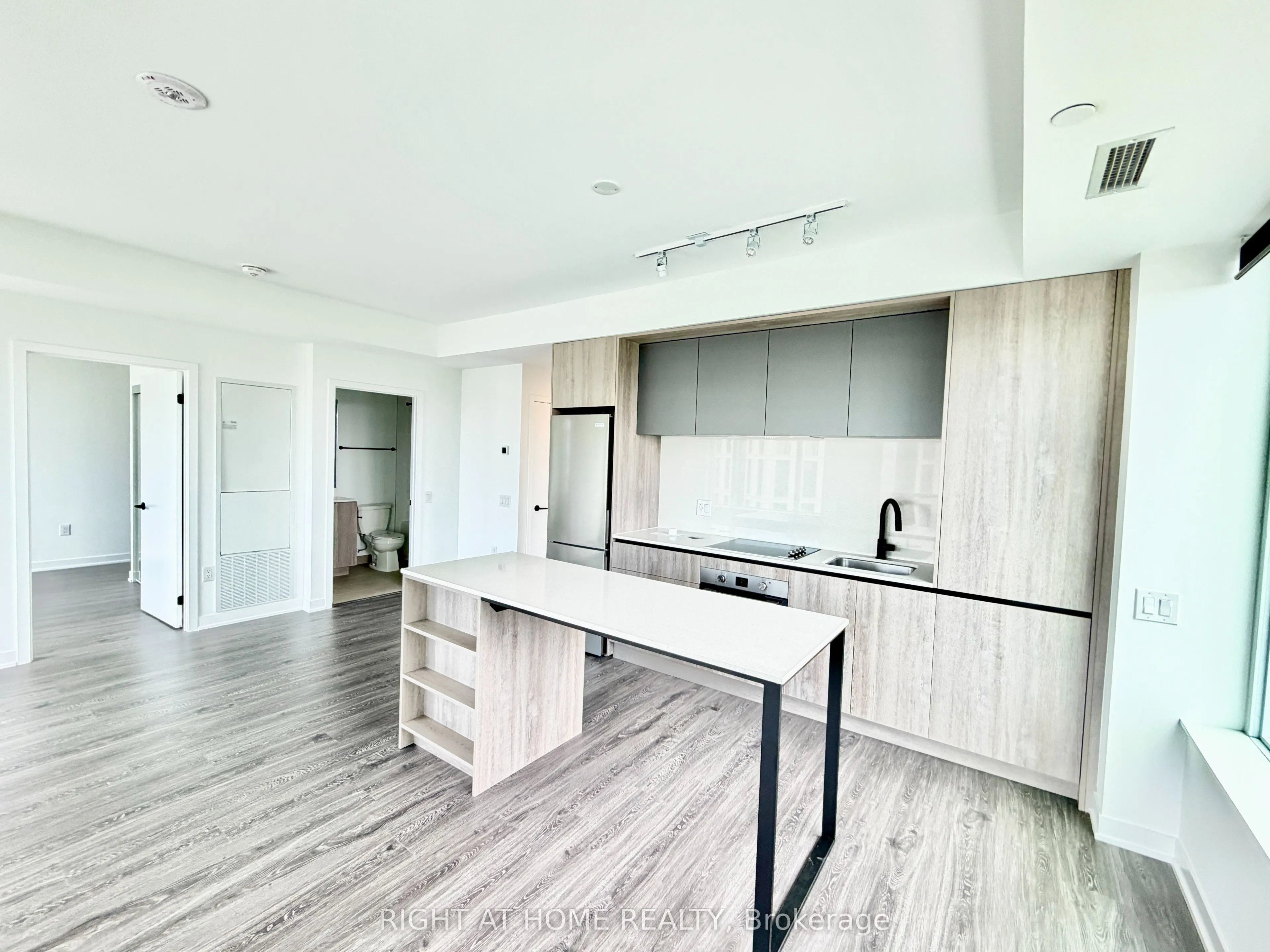 2495 Eglinton Avenue W #1011
