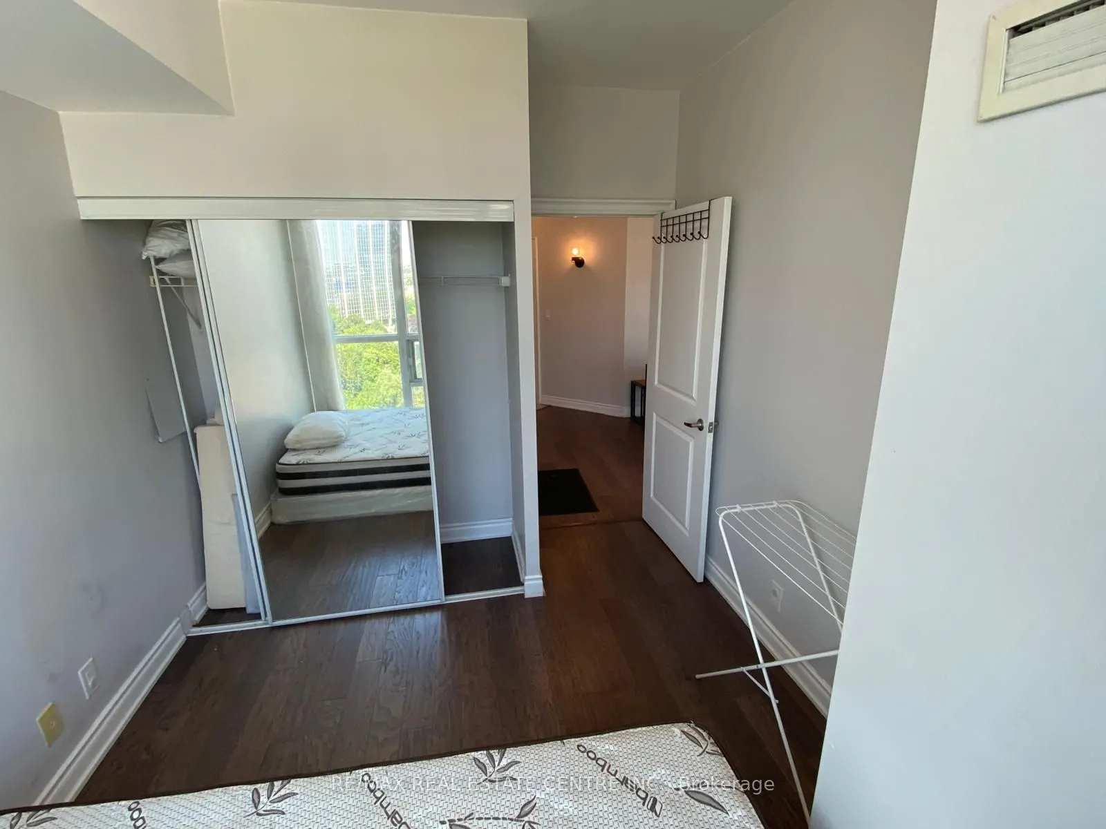 80 Absolute Avenue #1209