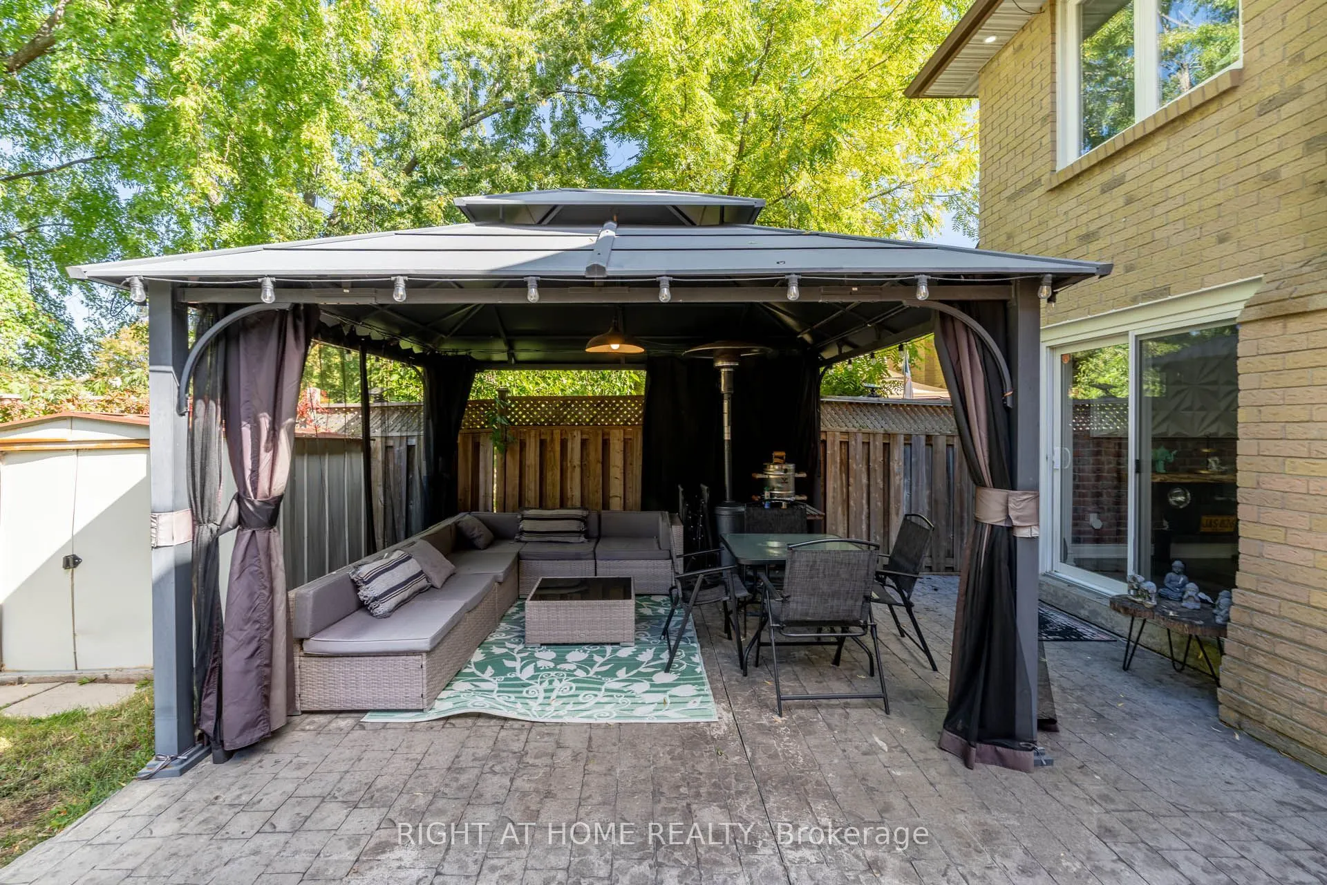36 Burton Road W
