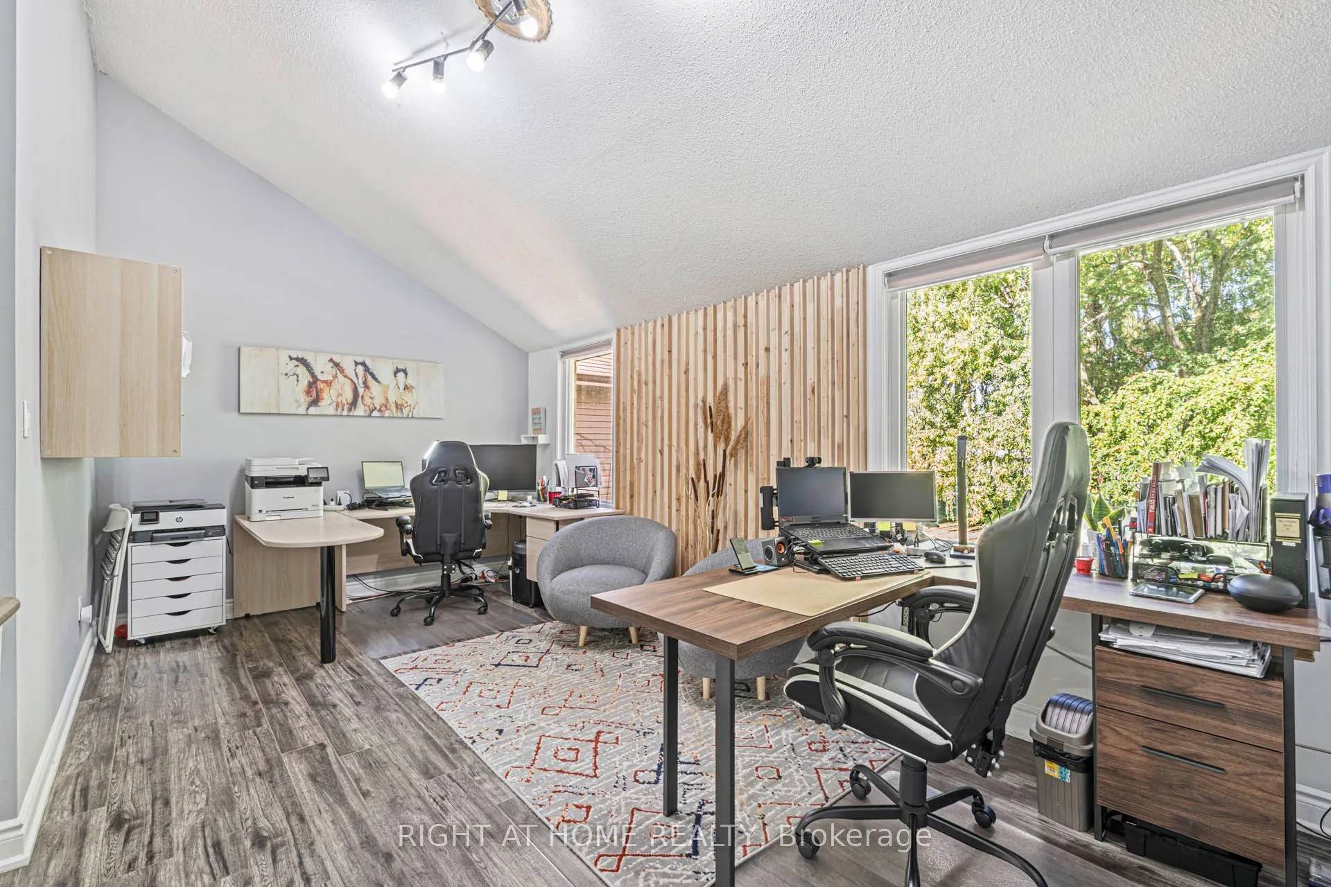 36 Burton Road W