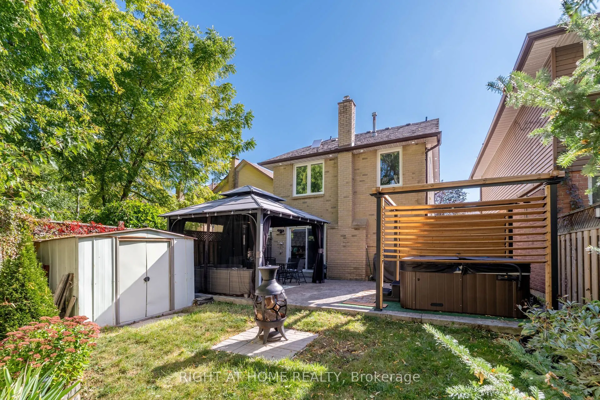 36 Burton Road W