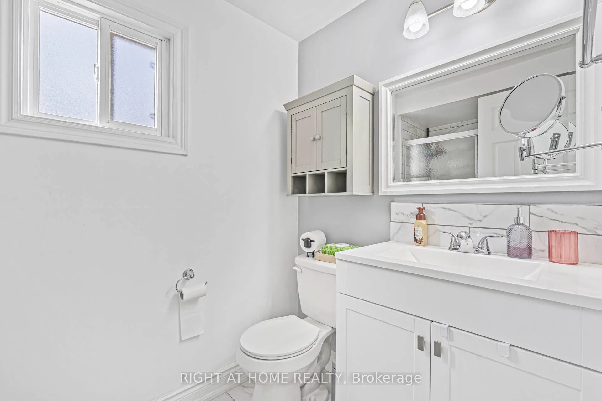 36 Burton Road W