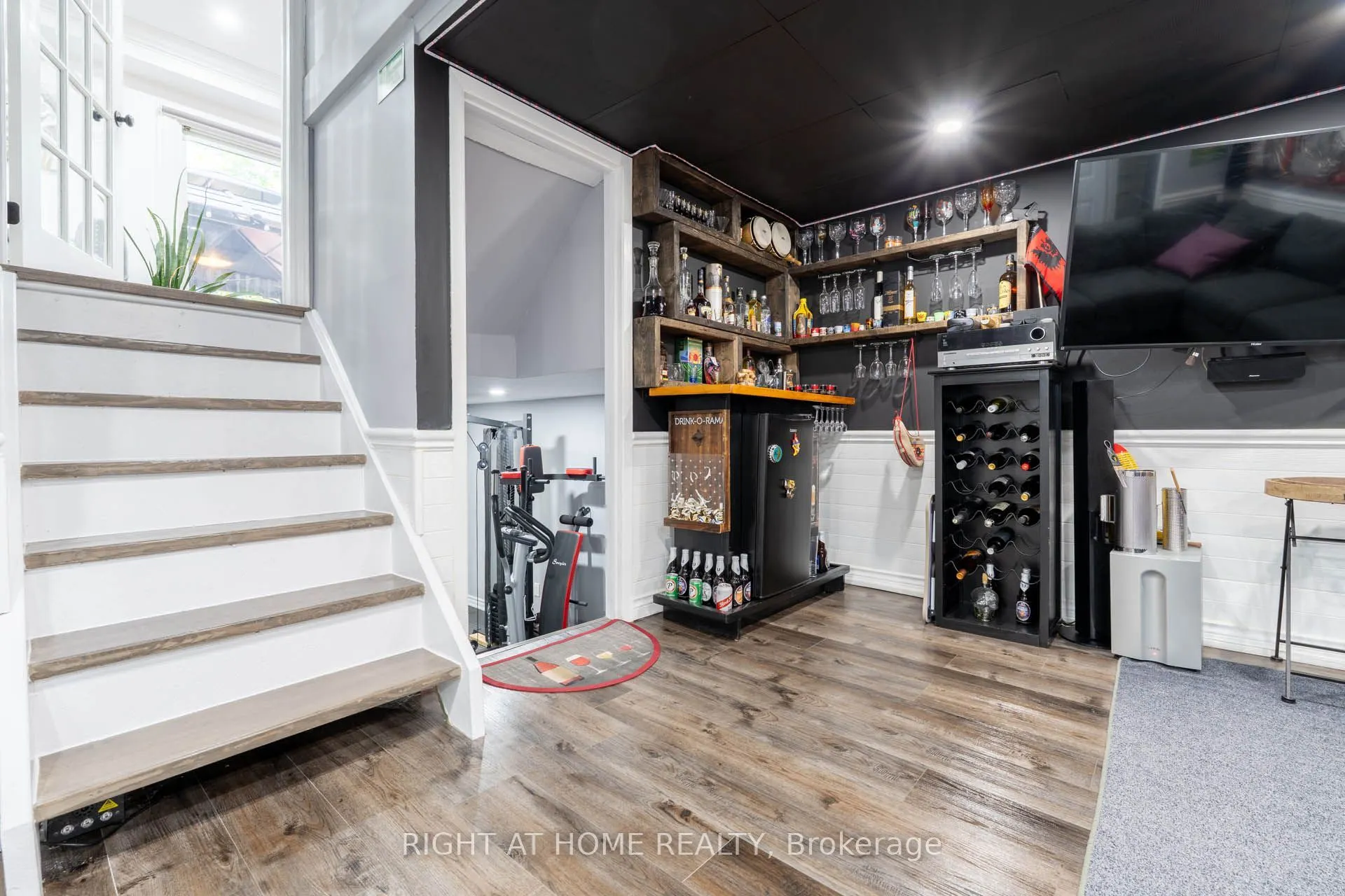 36 Burton Road W