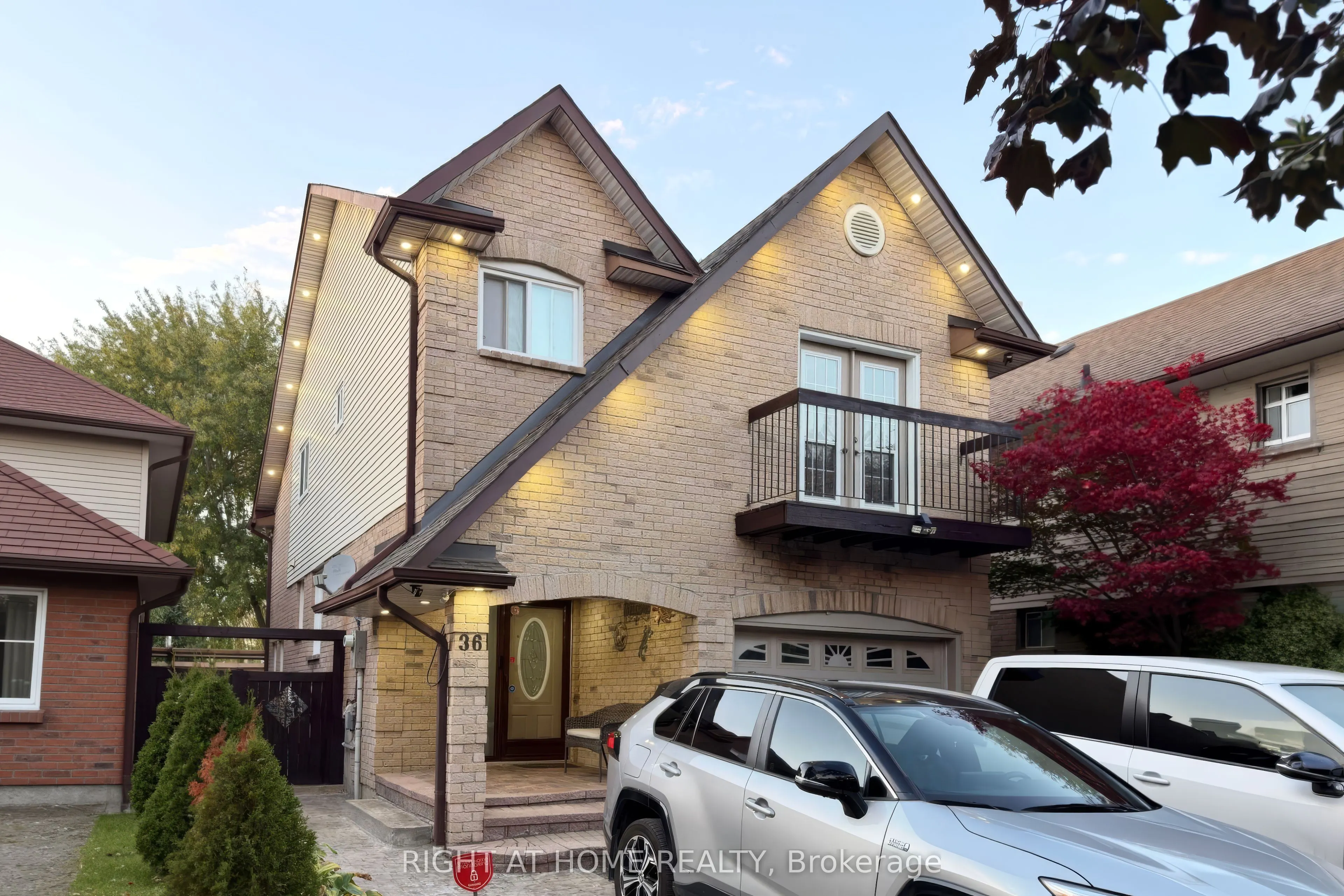 36 Burton Road W