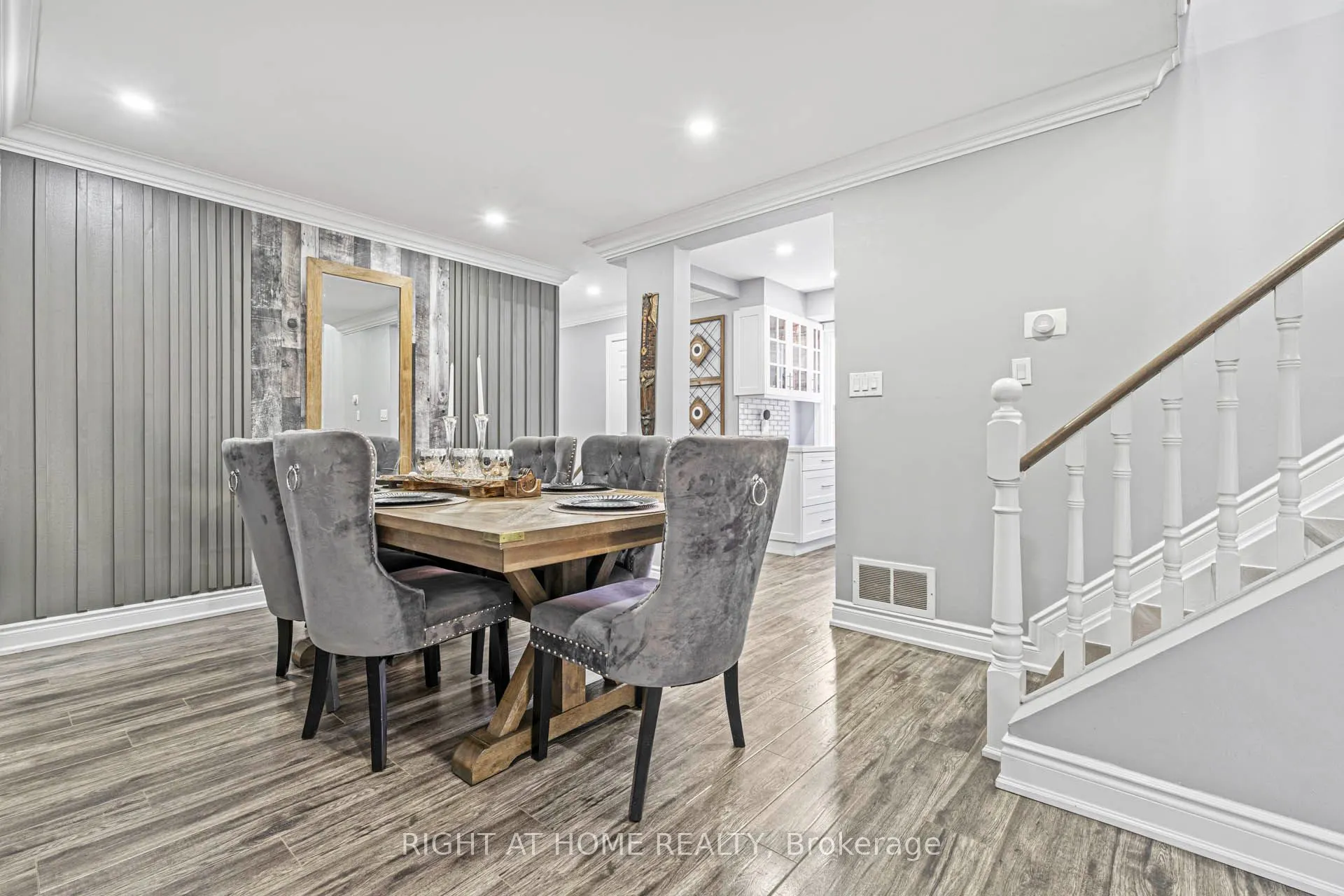 36 Burton Road W