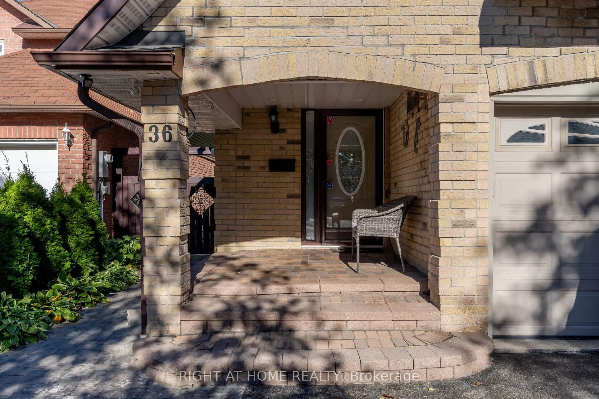 36 Burton Road W