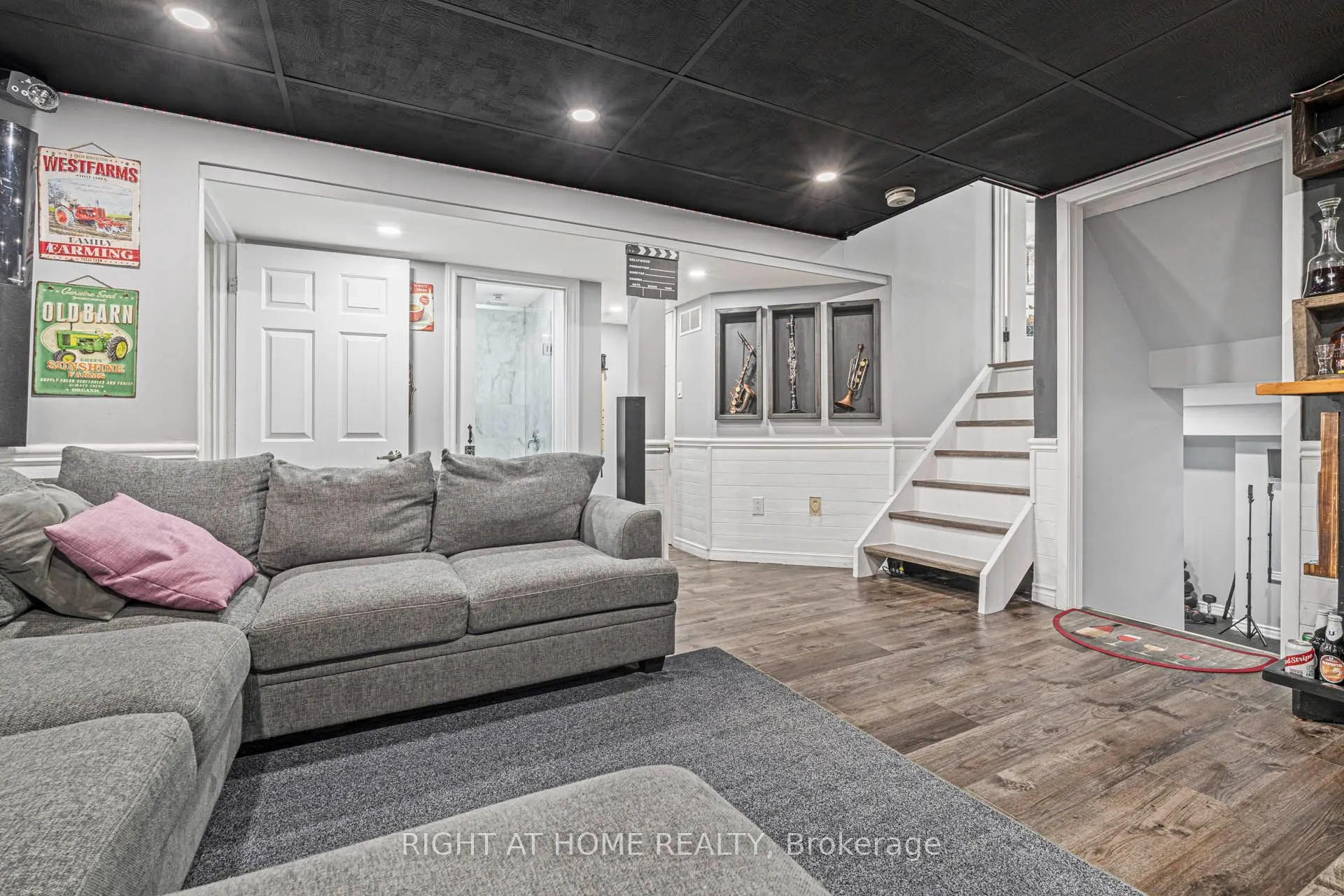 36 Burton Road W
