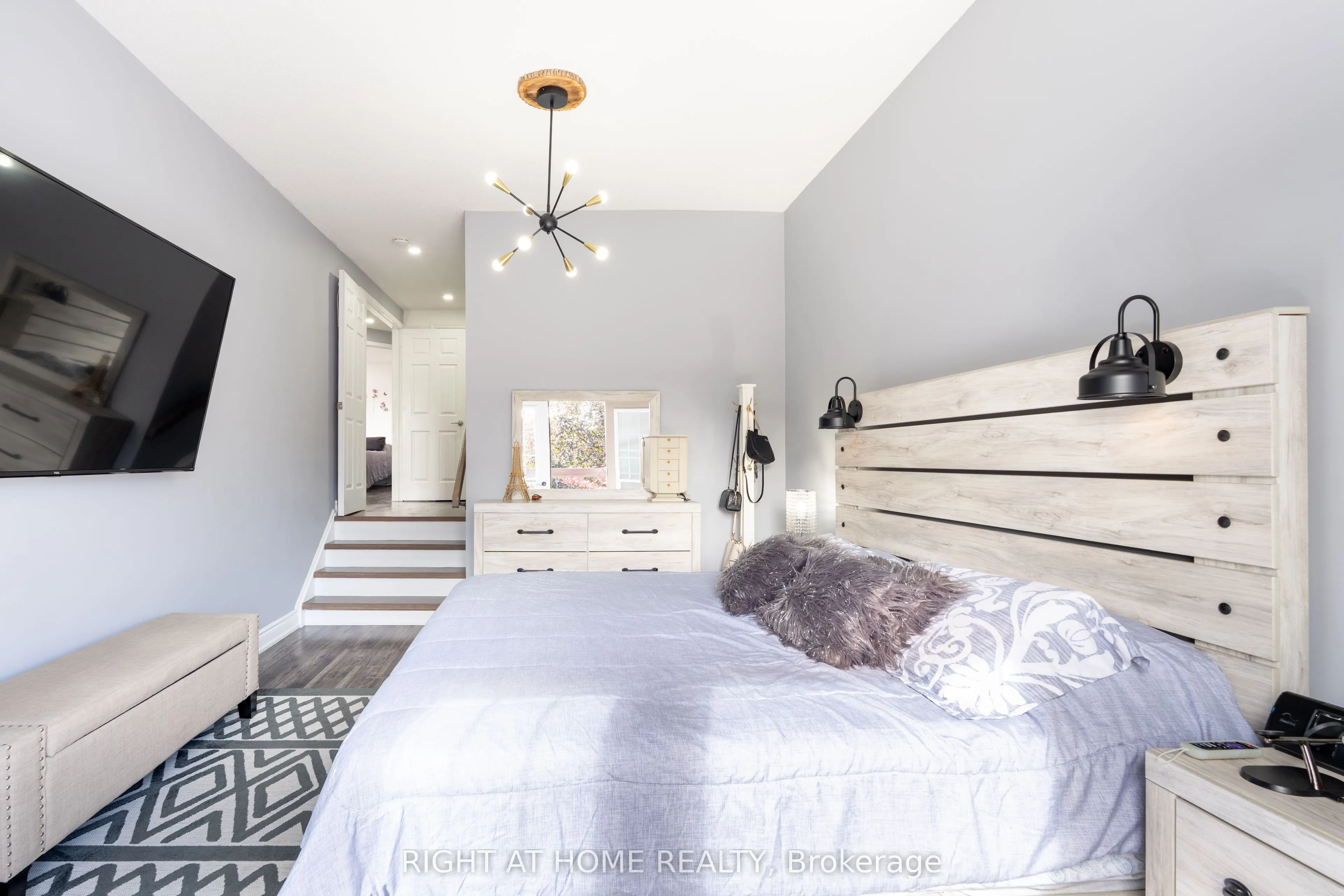 36 Burton Road W